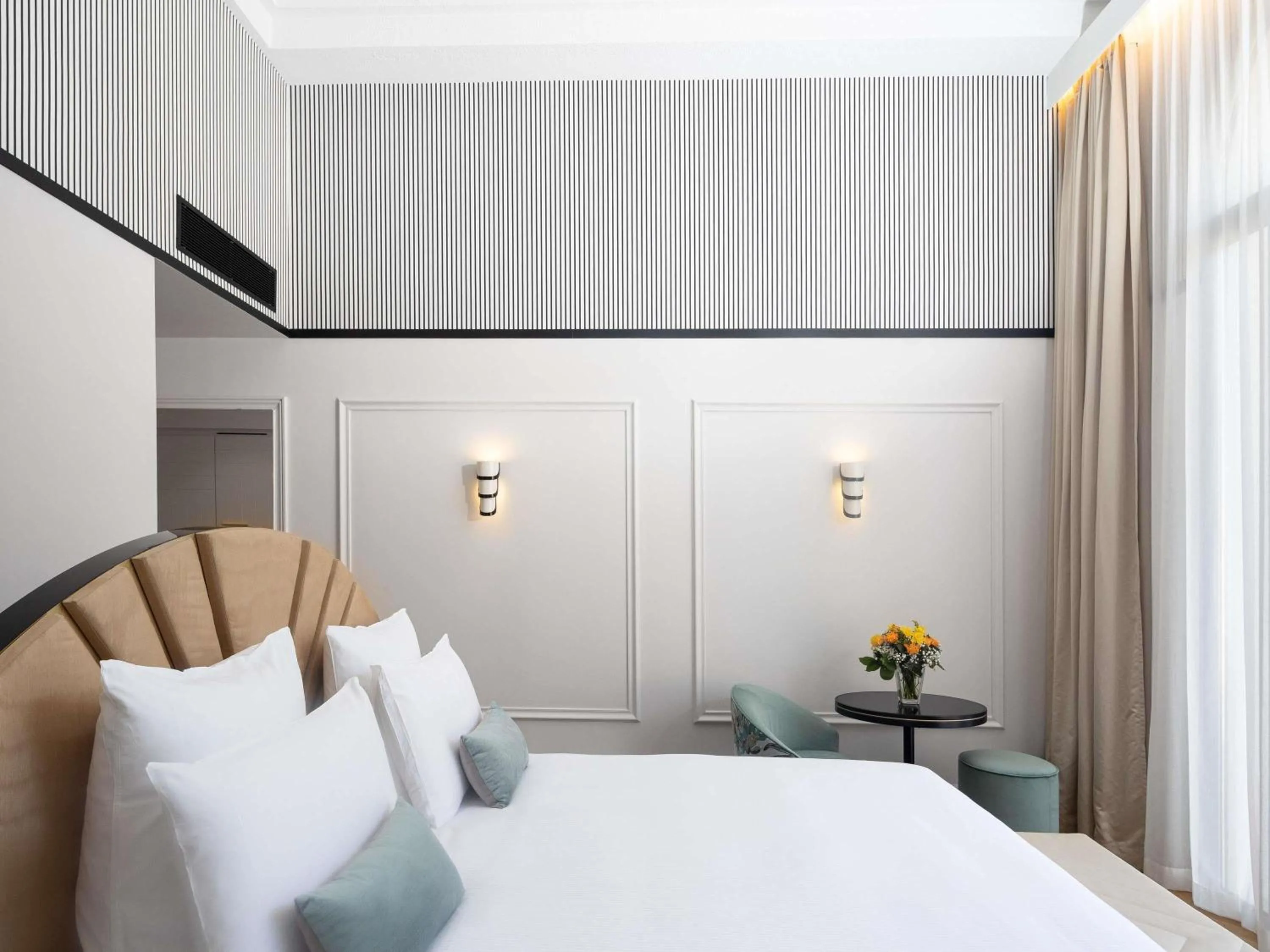 Bedroom, Bed in The 1932 Hotel & Spa Cap d'Antibes - MGallery Collection