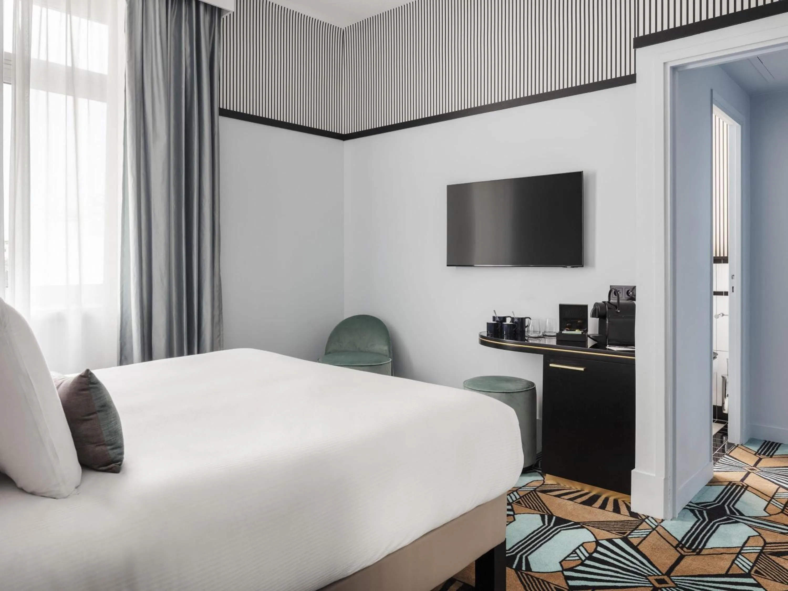 Bedroom, Bed in The 1932 Hotel & Spa Cap d'Antibes - MGallery Collection