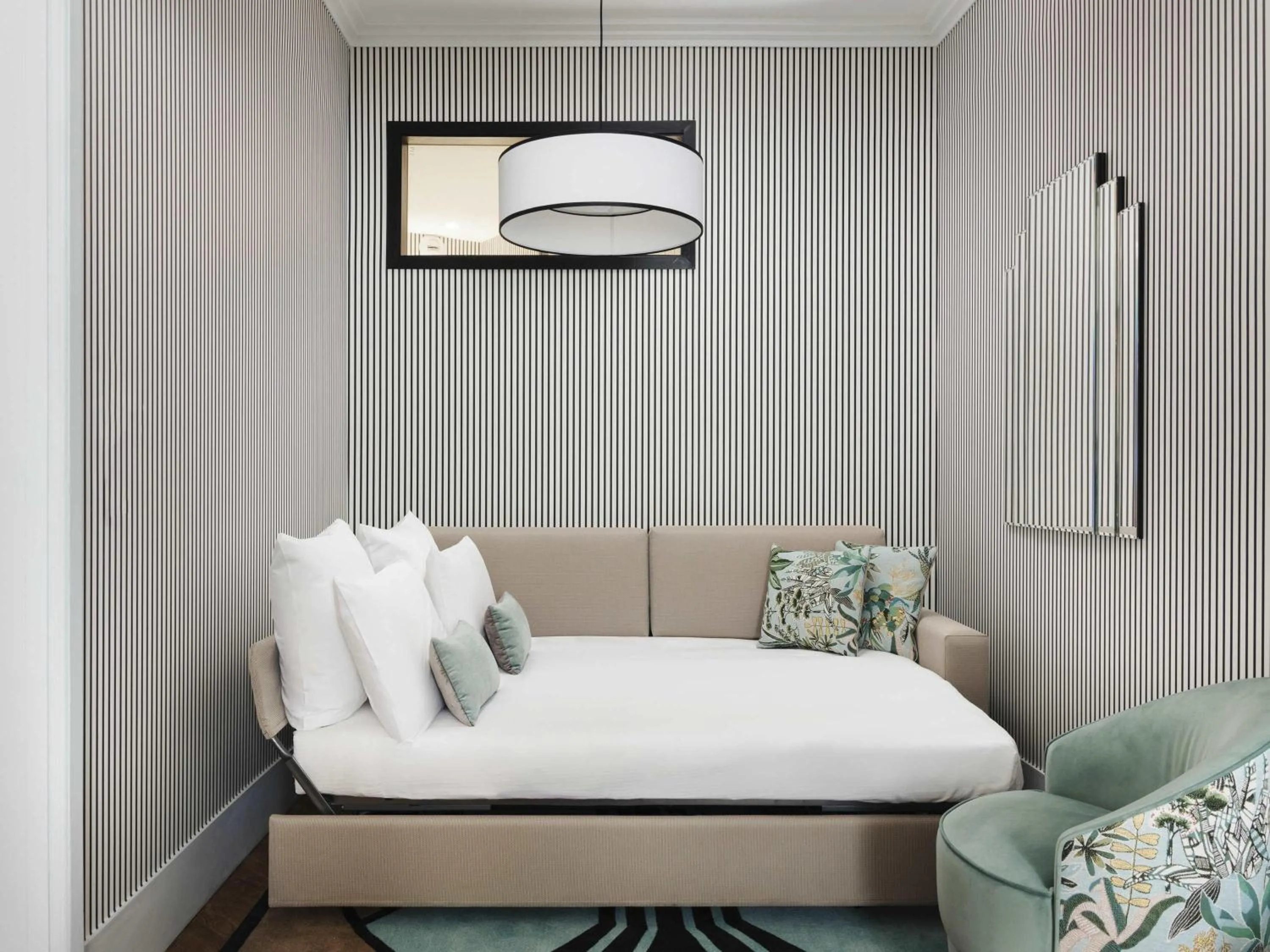 Bedroom, Bed in The 1932 Hotel & Spa Cap d'Antibes - MGallery Collection