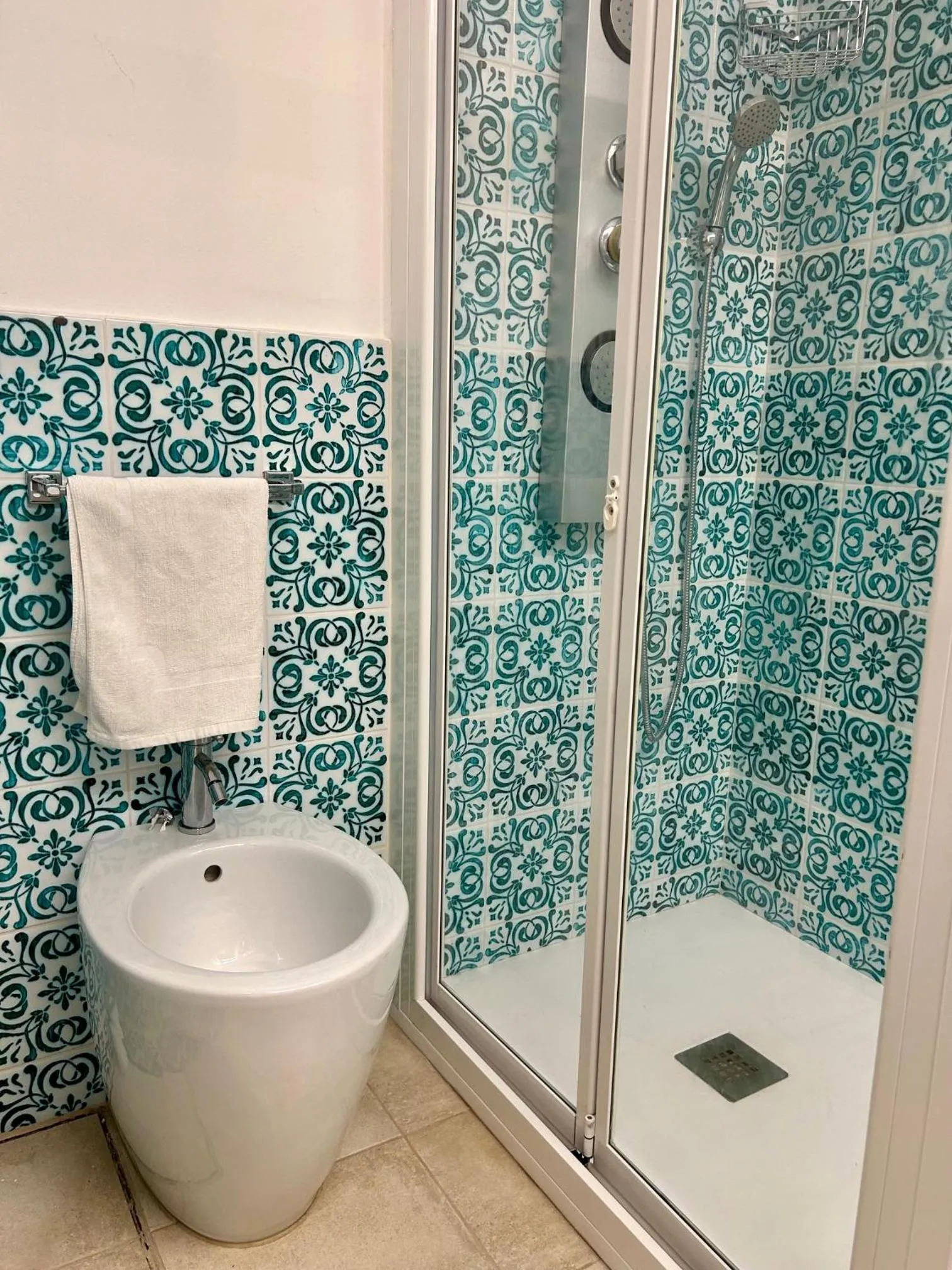 Shower in THE PALACE B&B and Apartments