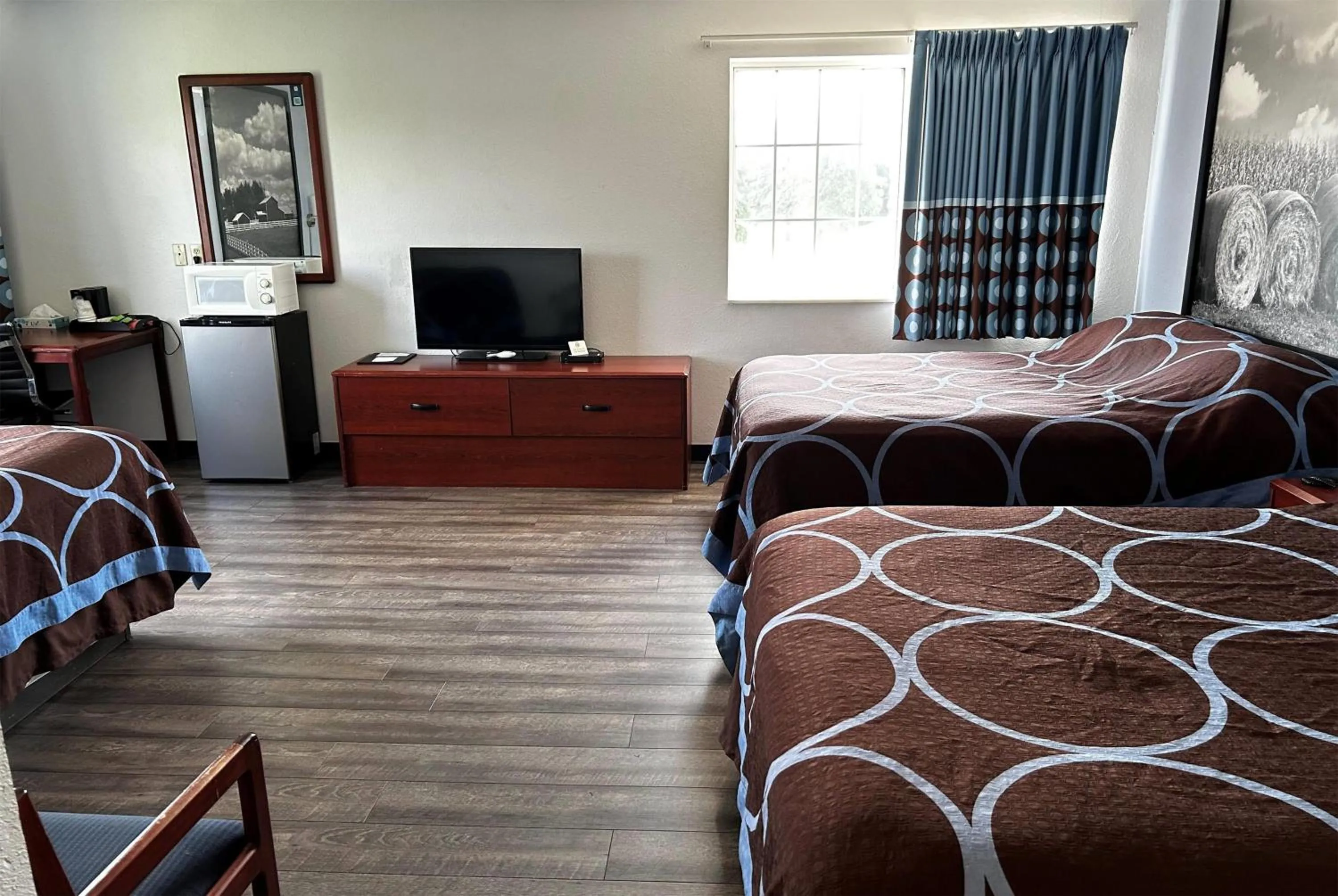 Photo of the whole room, Bed in Super 8 by Wyndham Ida Grove