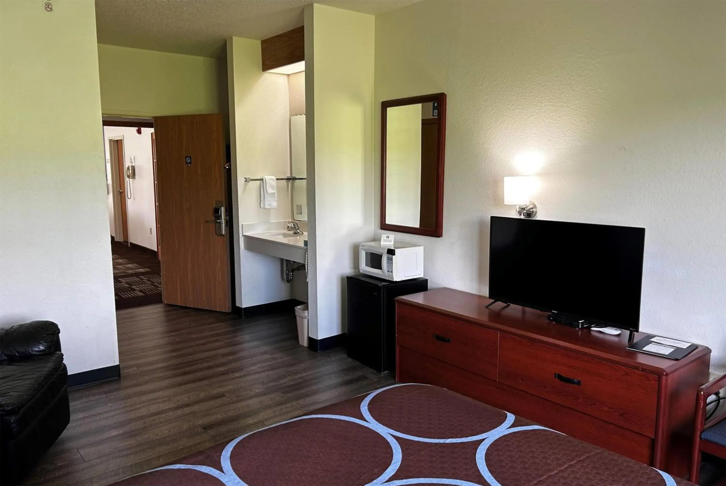 Queen Room - Non-Smoking in Super 8 by Wyndham Ida Grove Queen Room - Non-Smoking in Super 8 by Wyndham Ida Grove