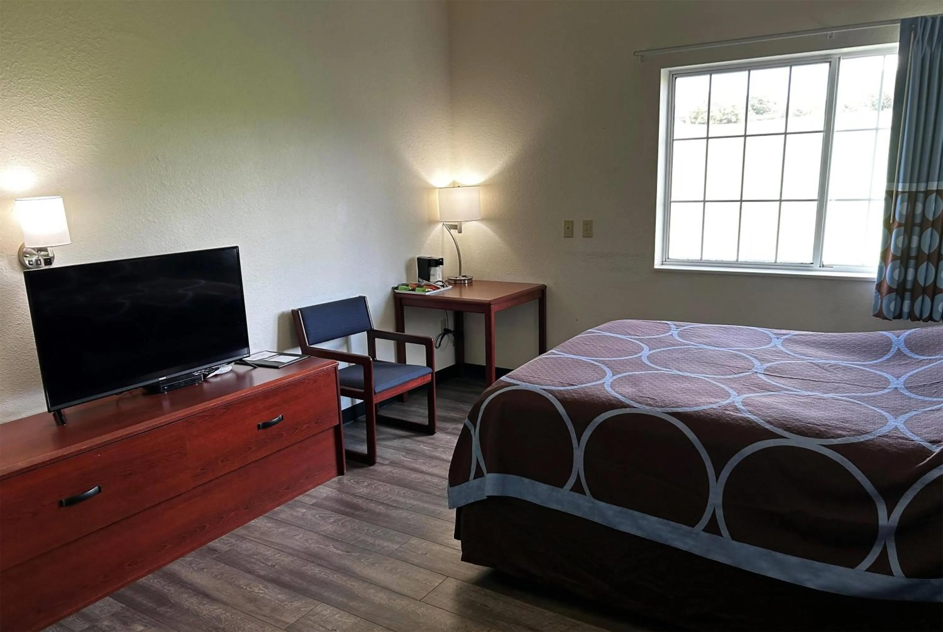 Photo of the whole room, Bed in Super 8 by Wyndham Ida Grove