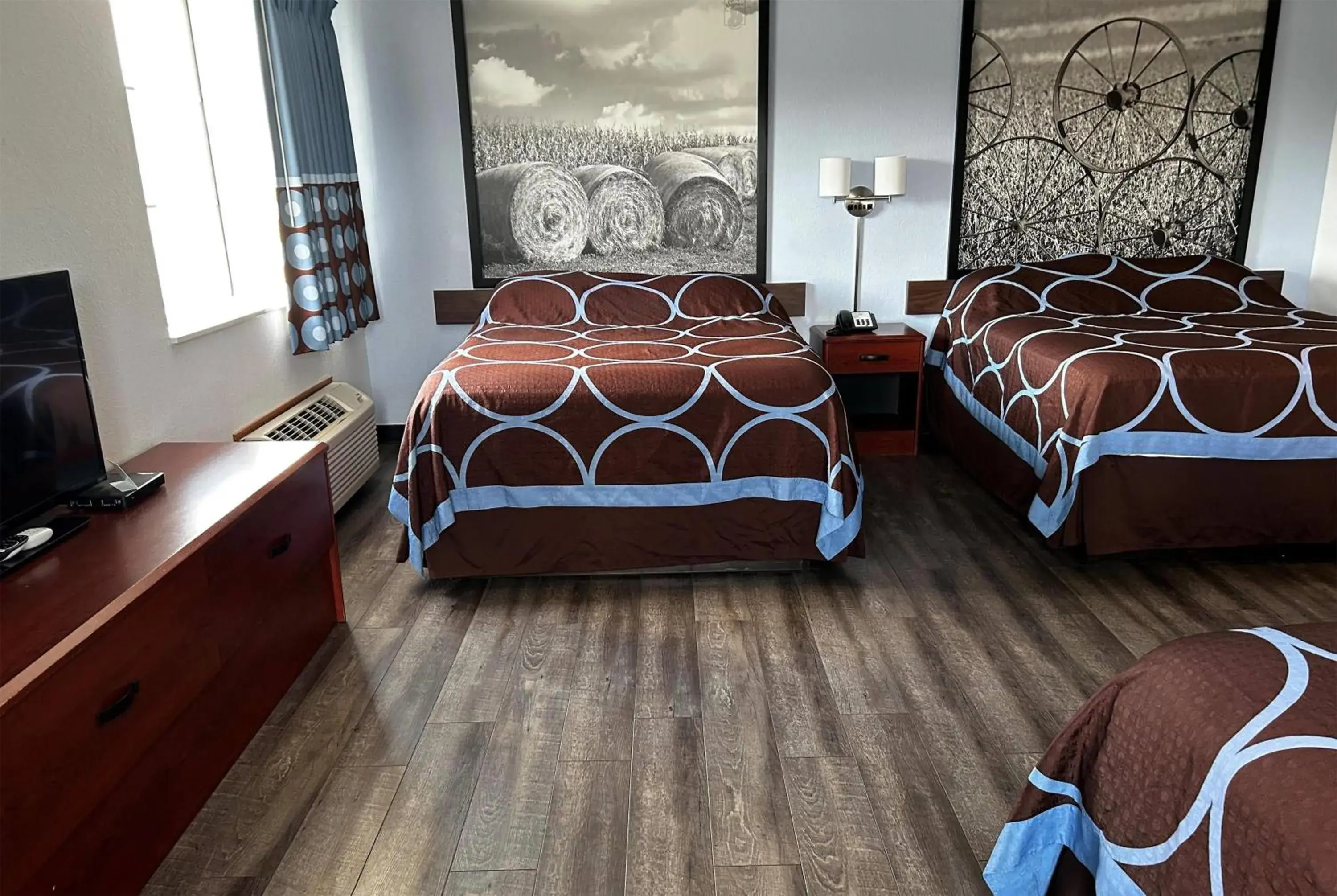 Studio Suite with Three Queen Beds - Non-Smoking in Super 8 by Wyndham Ida Grove Studio Suite with Three Queen Beds - Non-Smoking in Super 8 by Wyndham Ida Grove