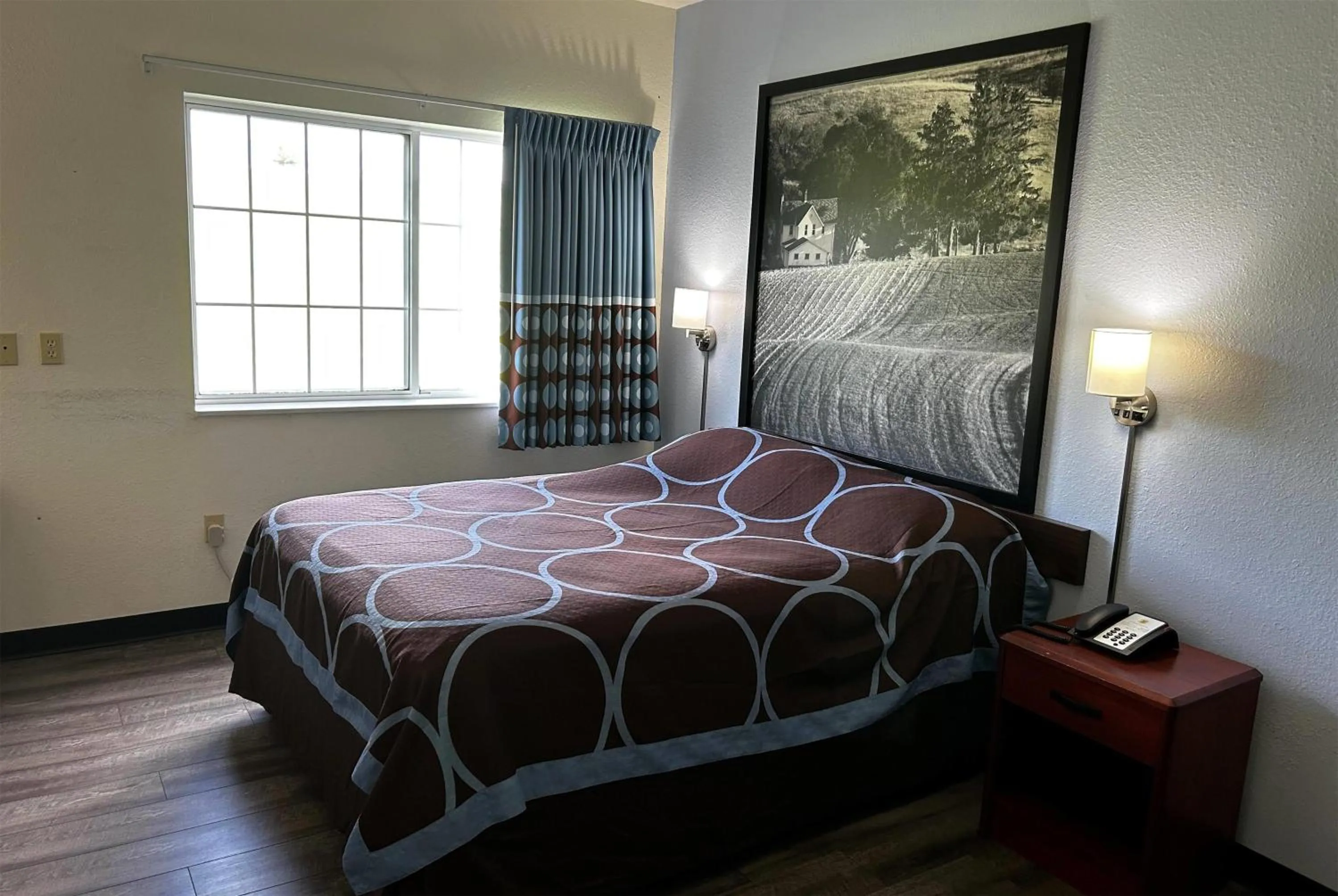 Photo of the whole room, Bed in Super 8 by Wyndham Ida Grove