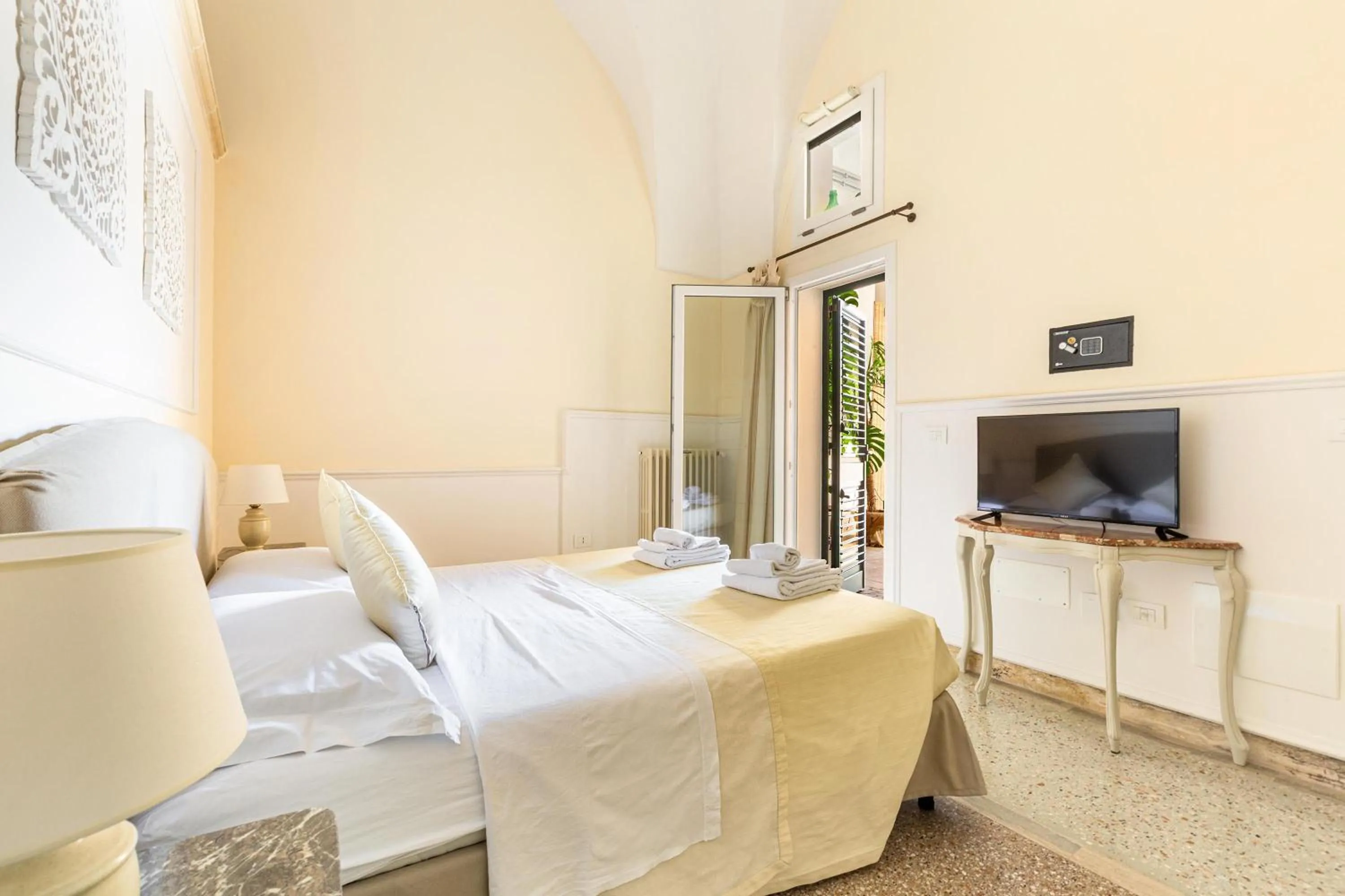 Bed in Dimora Le Tre Muse Guesthouse