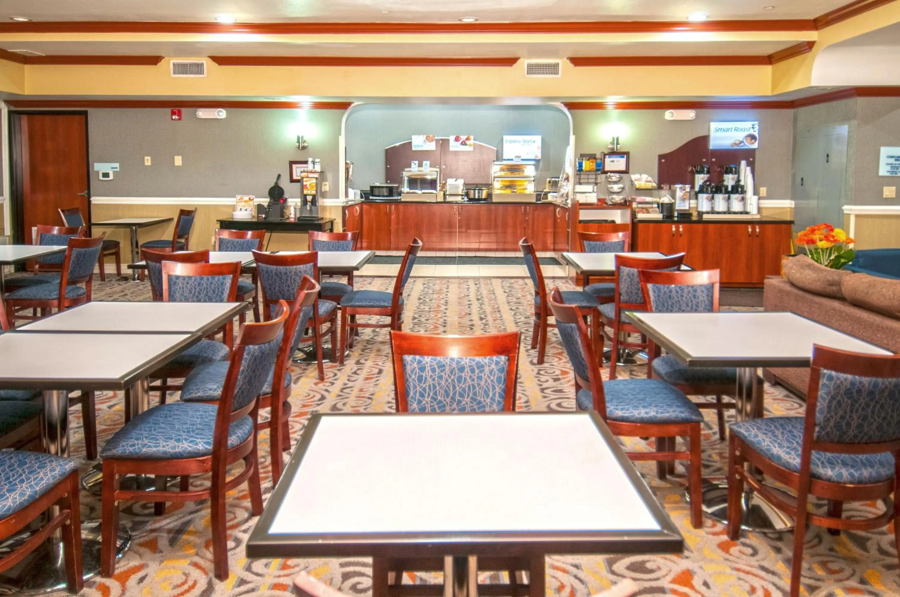 Breakfast in Holiday Inn Express & Suites Bakersfield Central, an IHG Hotel