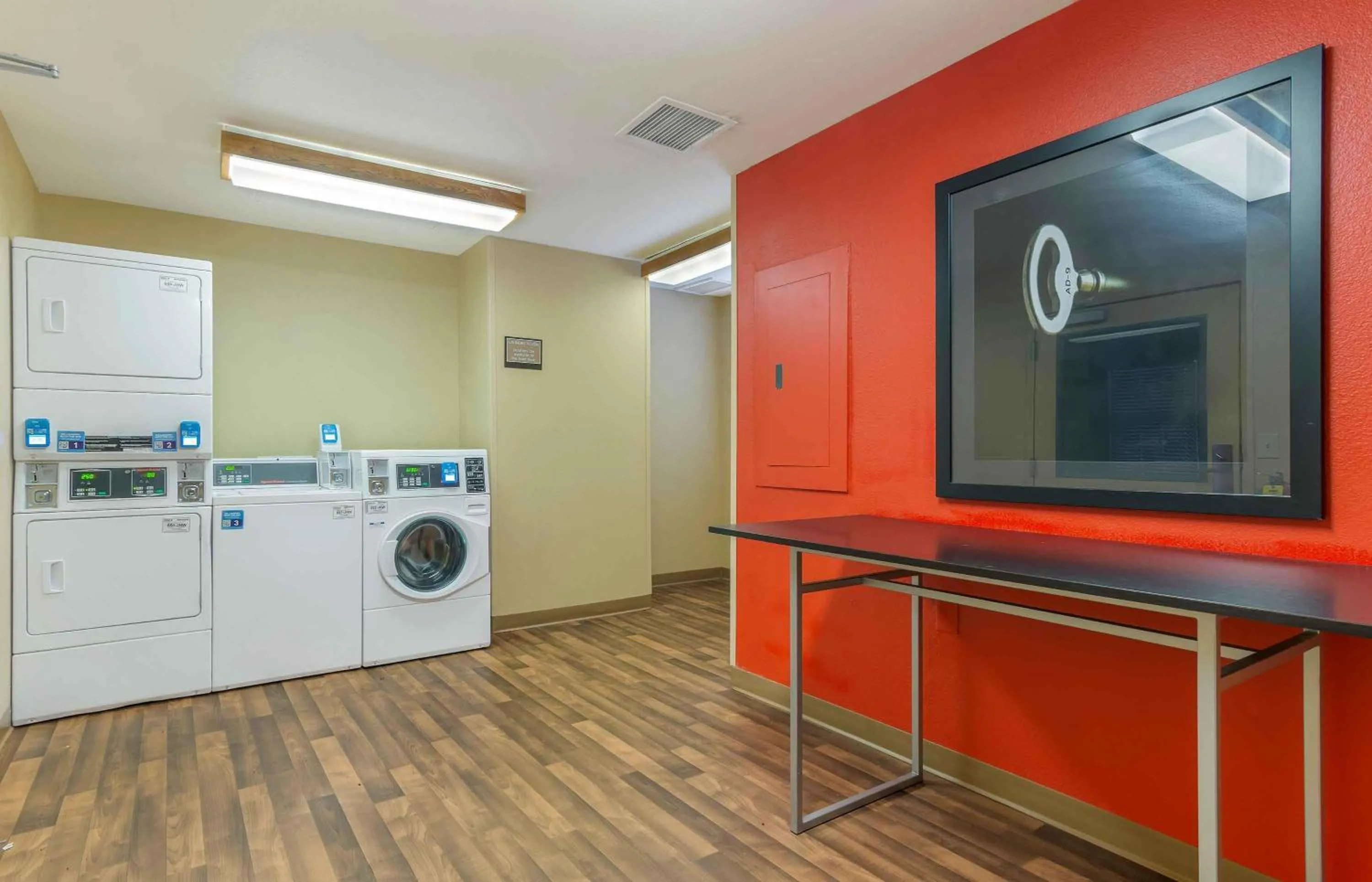 Property building in Extended Stay America Suites - Atlanta - Alpharetta - Northpoint - West