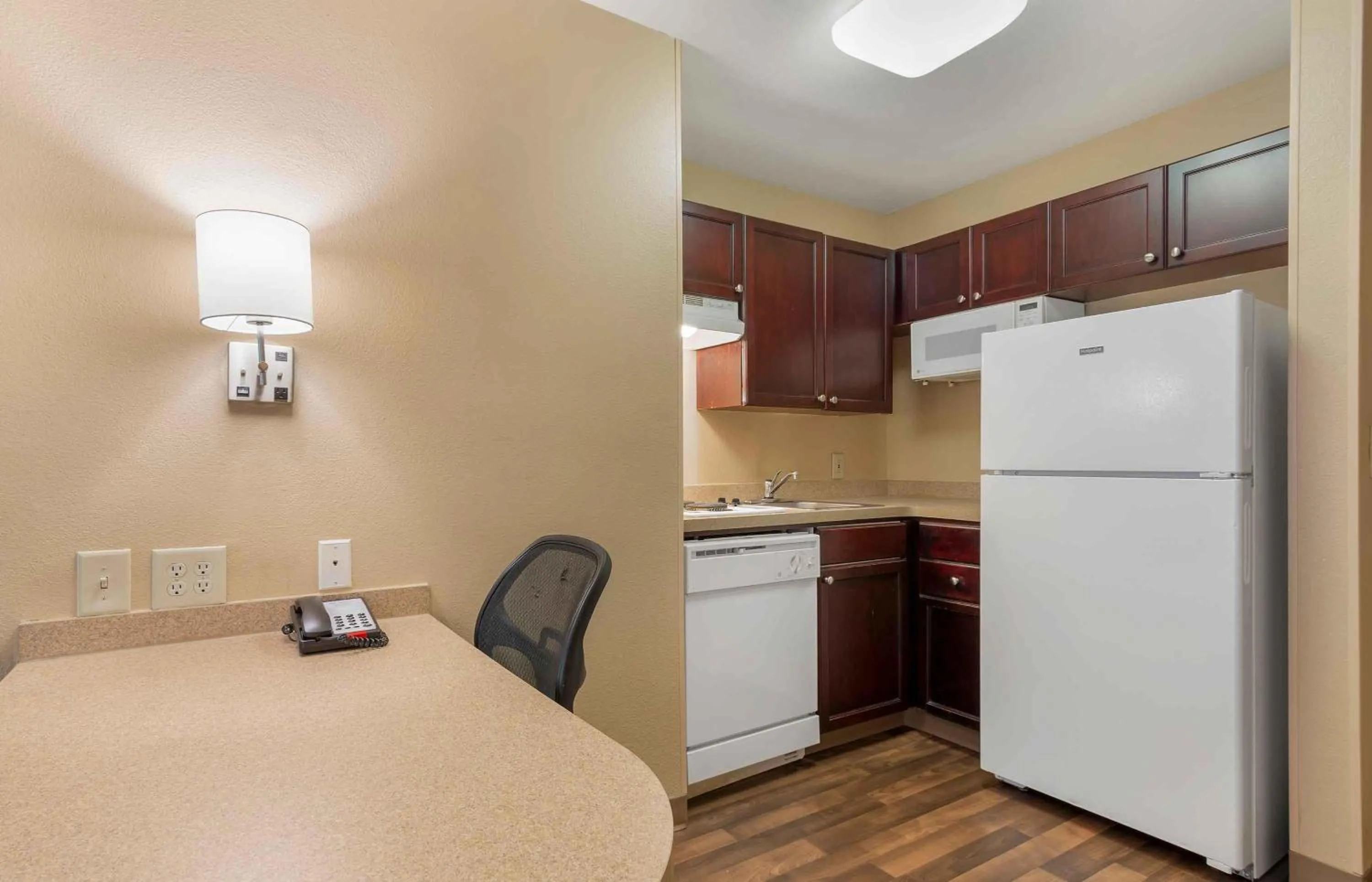Kitchen or kitchenette in Extended Stay America Suites - Atlanta - Alpharetta - Northpoint - West