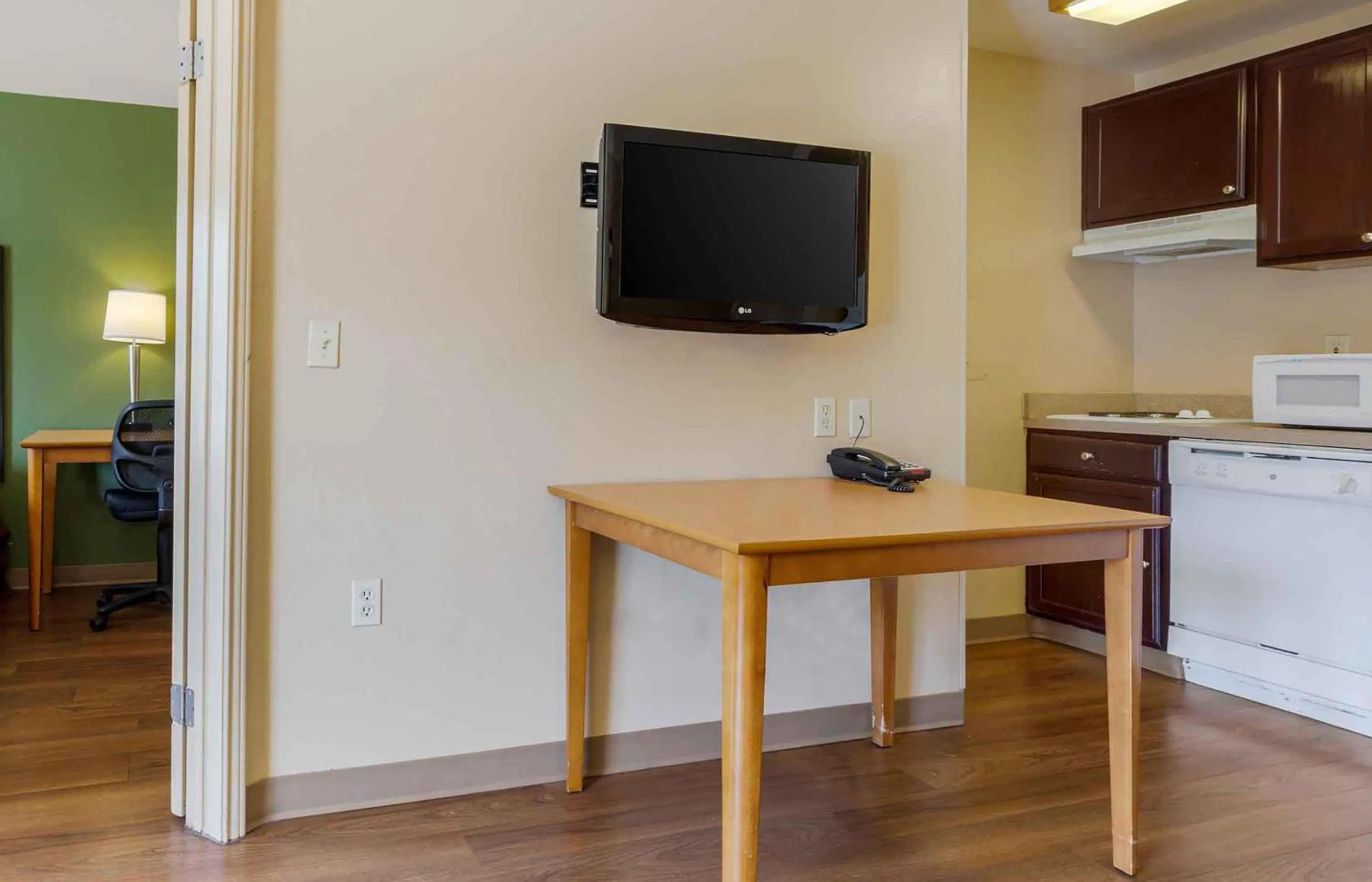 Bedroom in Extended Stay America Suites - Atlanta - Alpharetta - Northpoint - West