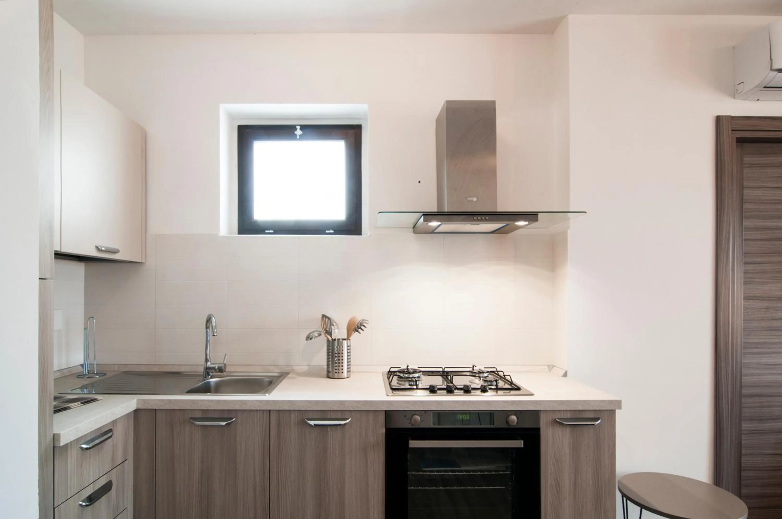 Kitchen or kitchenette in GuestHost - Fonte Laurentina Apartments
