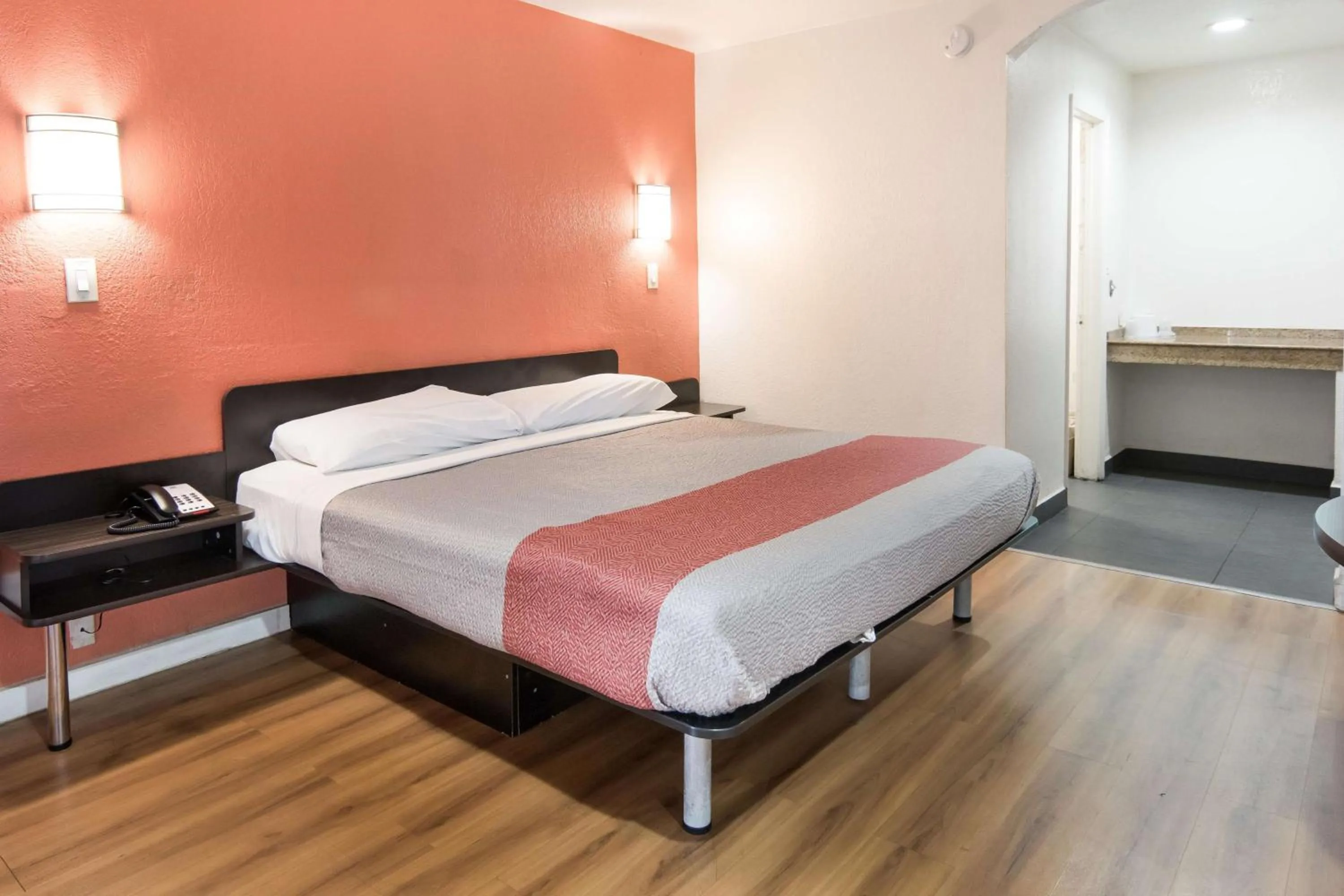 Photo of the whole room, Bed in Motel 6-Fort Worth, TX - Seminary