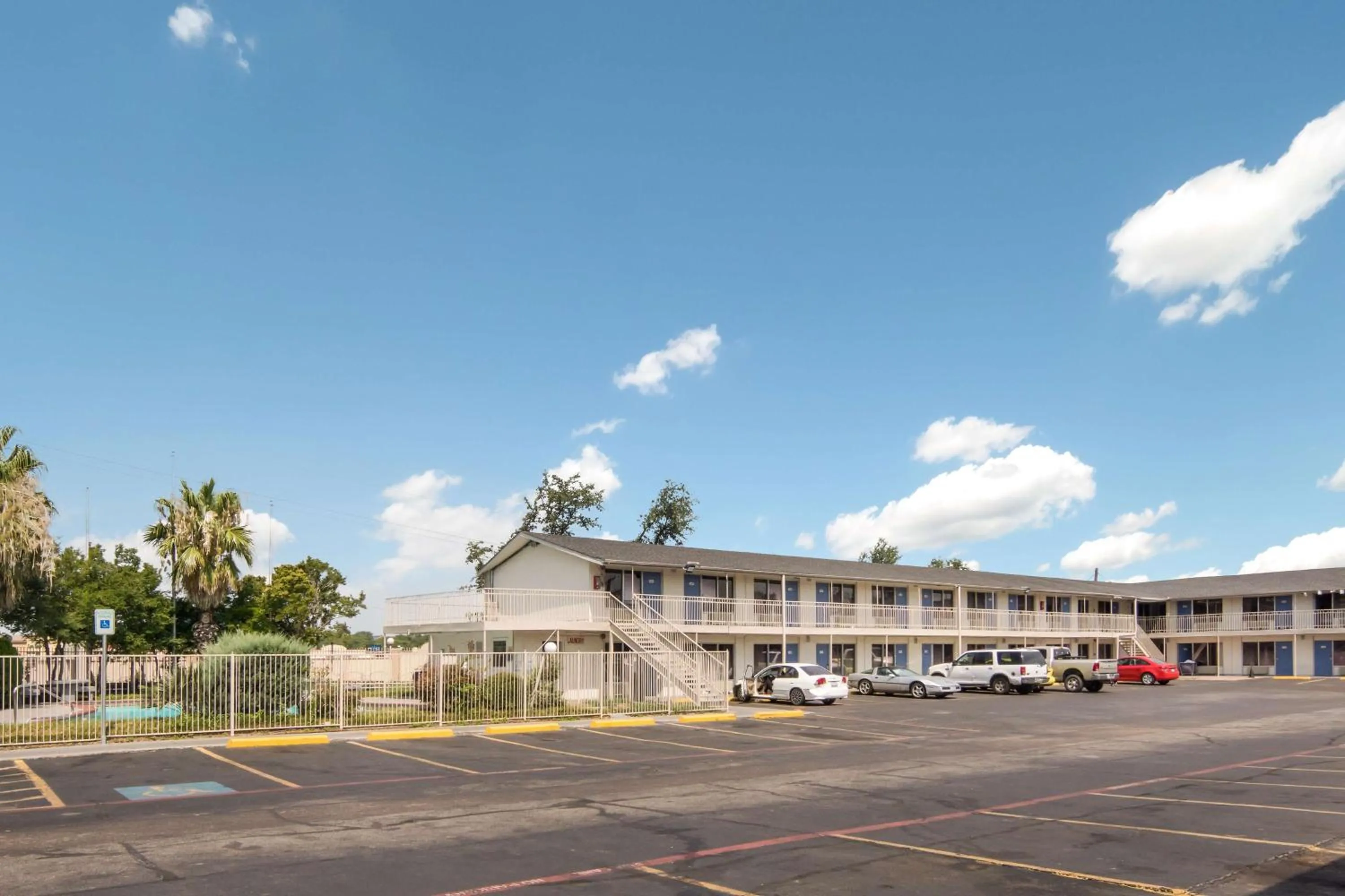 Property building in Motel 6-Fort Worth, TX - Seminary