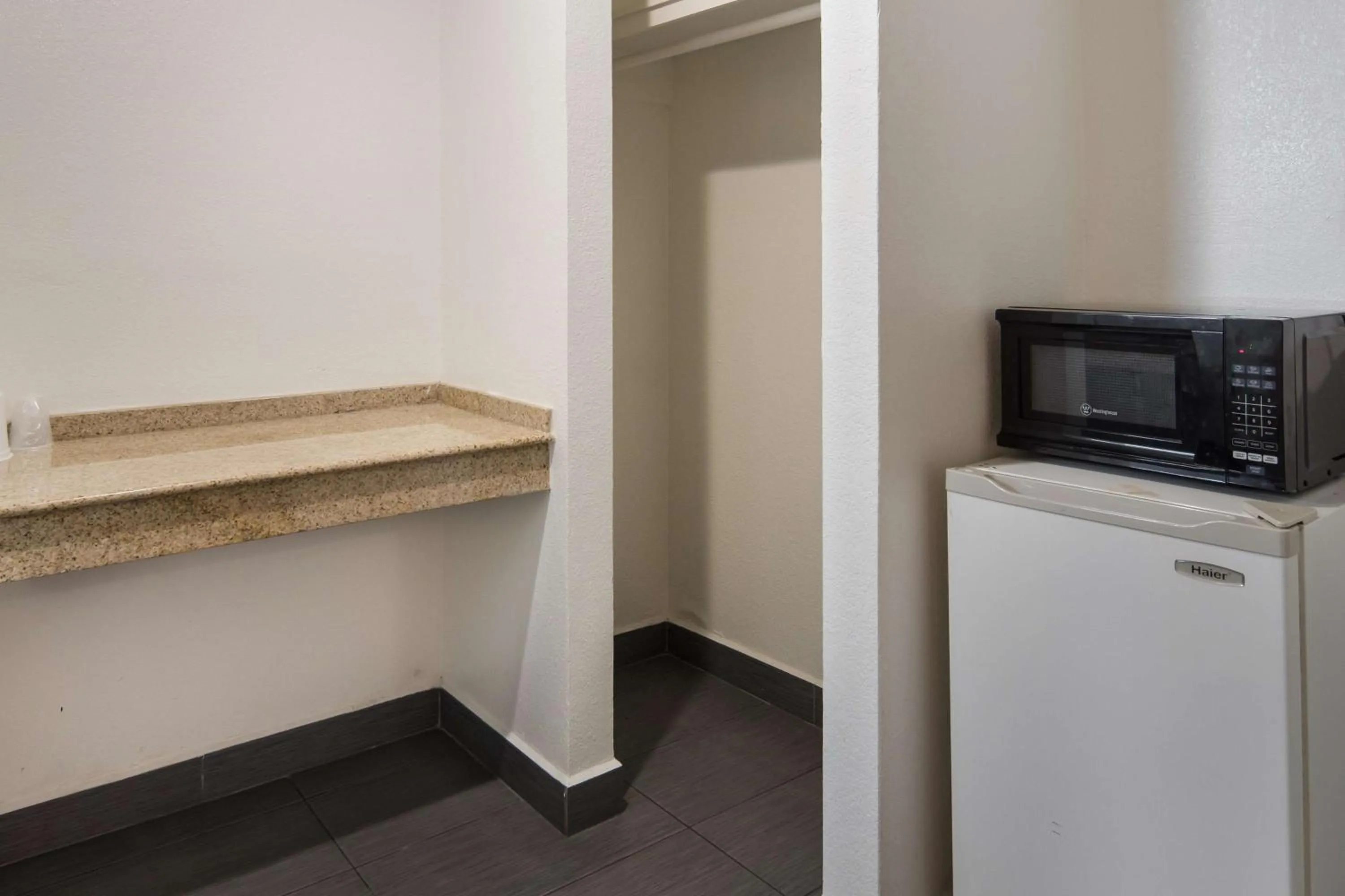 Photo of the whole room in Motel 6-Fort Worth, TX - Seminary