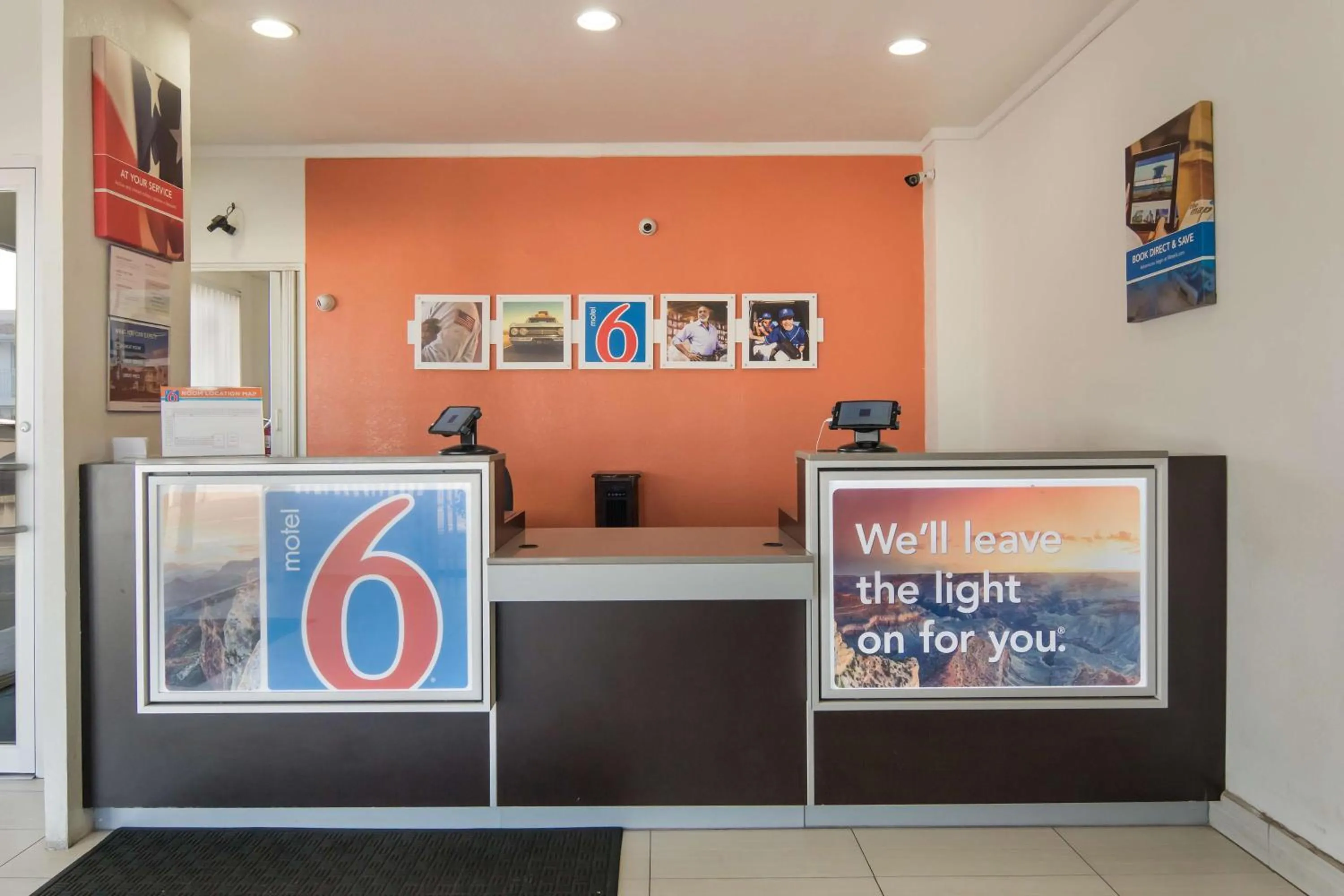Lobby or reception in Motel 6-Fort Worth, TX - Seminary