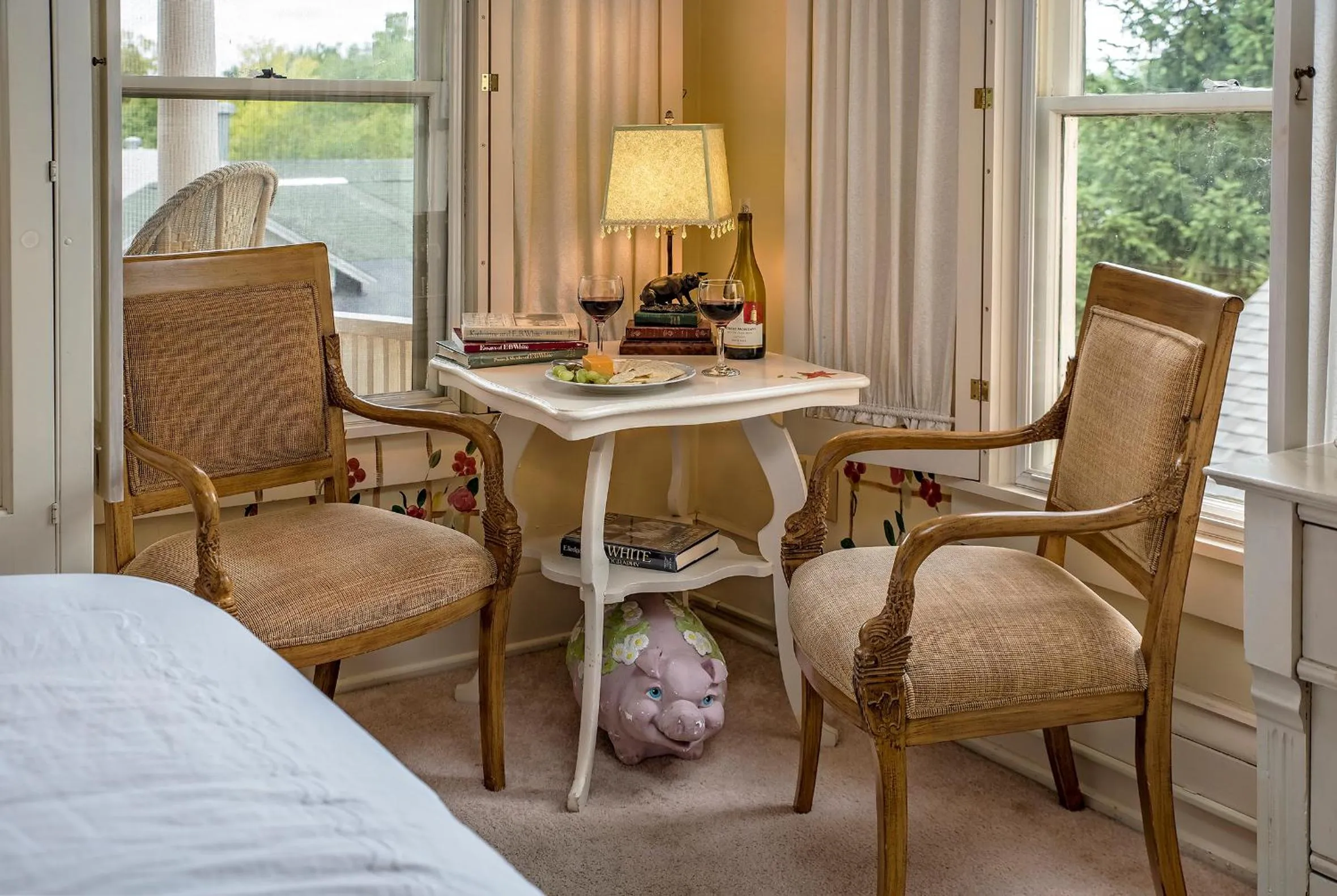 Seating area, Bed in Spencer Hotel & Spa Chautauqua