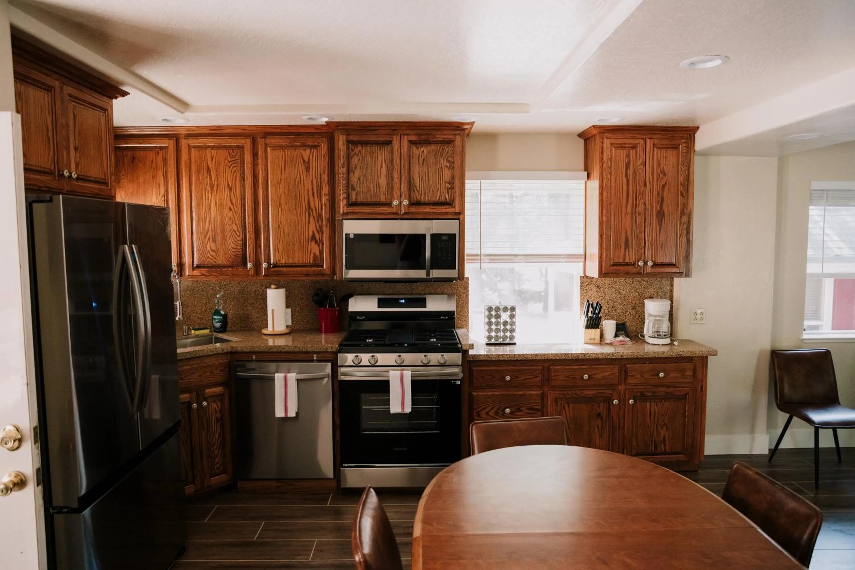 Kitchen or kitchenette in The Long Barn Lodge