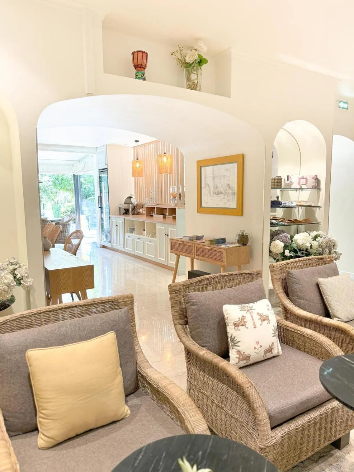 Restaurant/places to eat in Hôtel de Provence