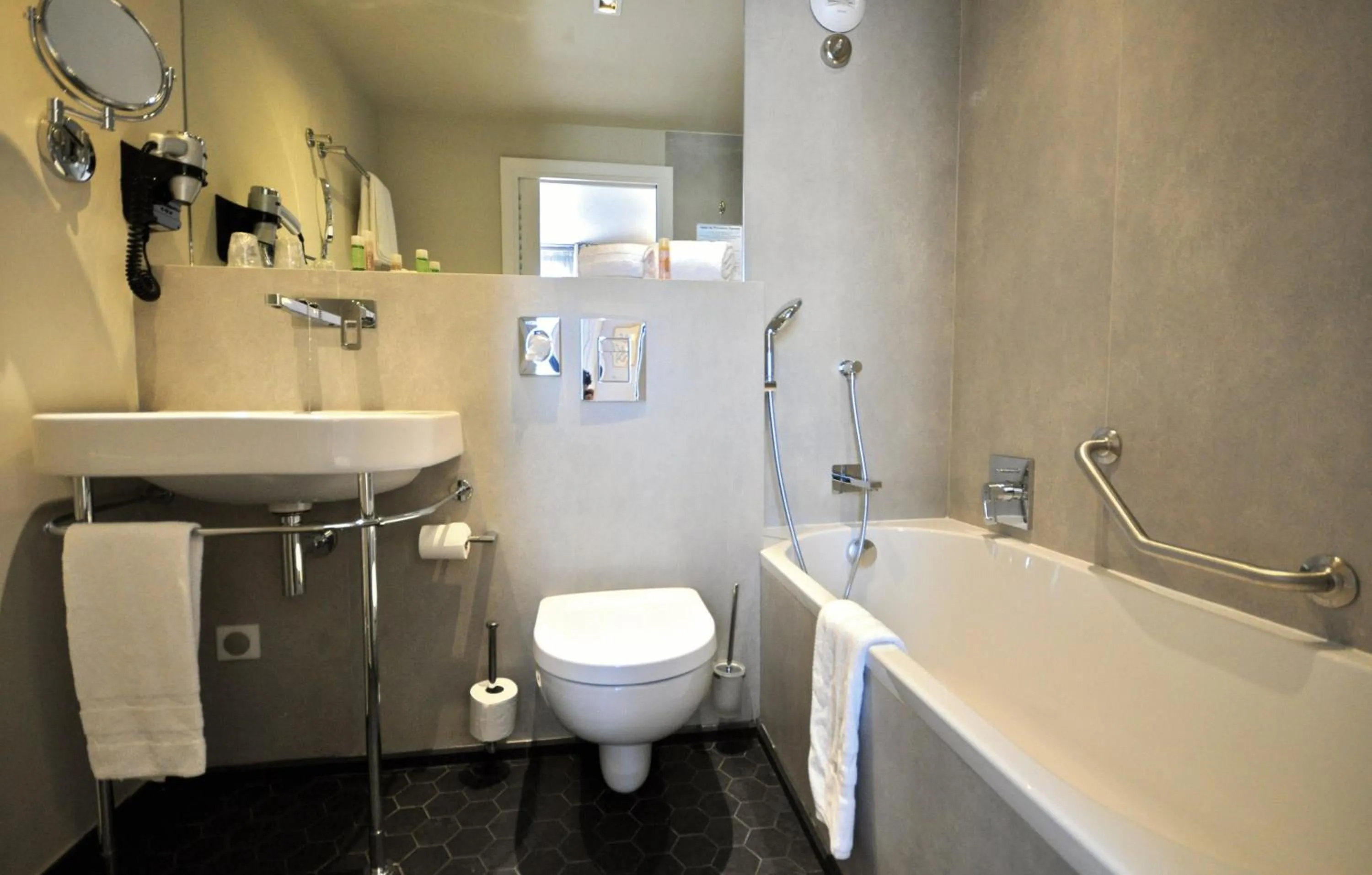 Bathroom in Hôtel de Provence