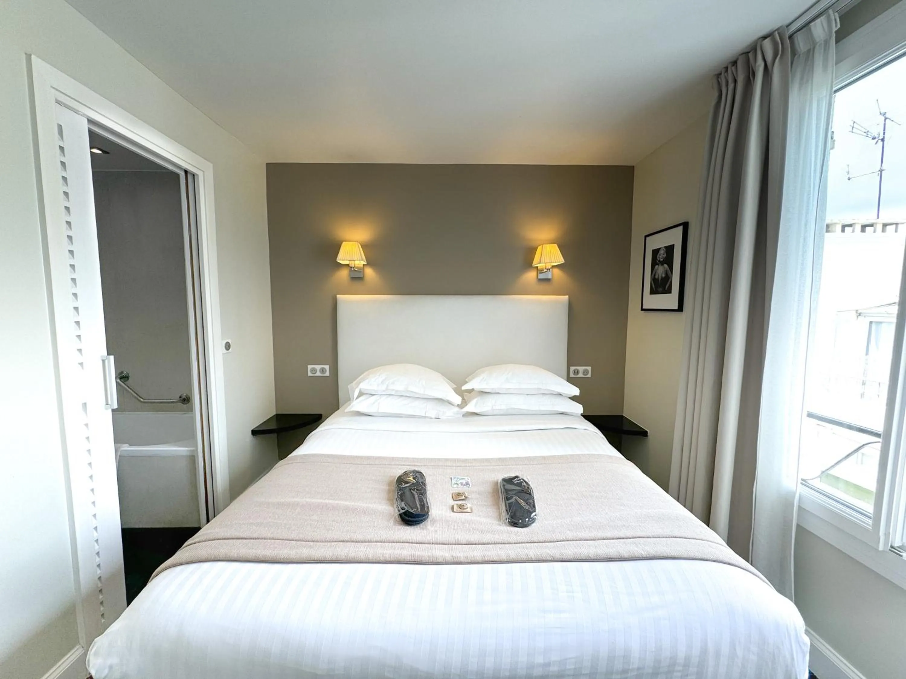 Bed in Hôtel de Provence