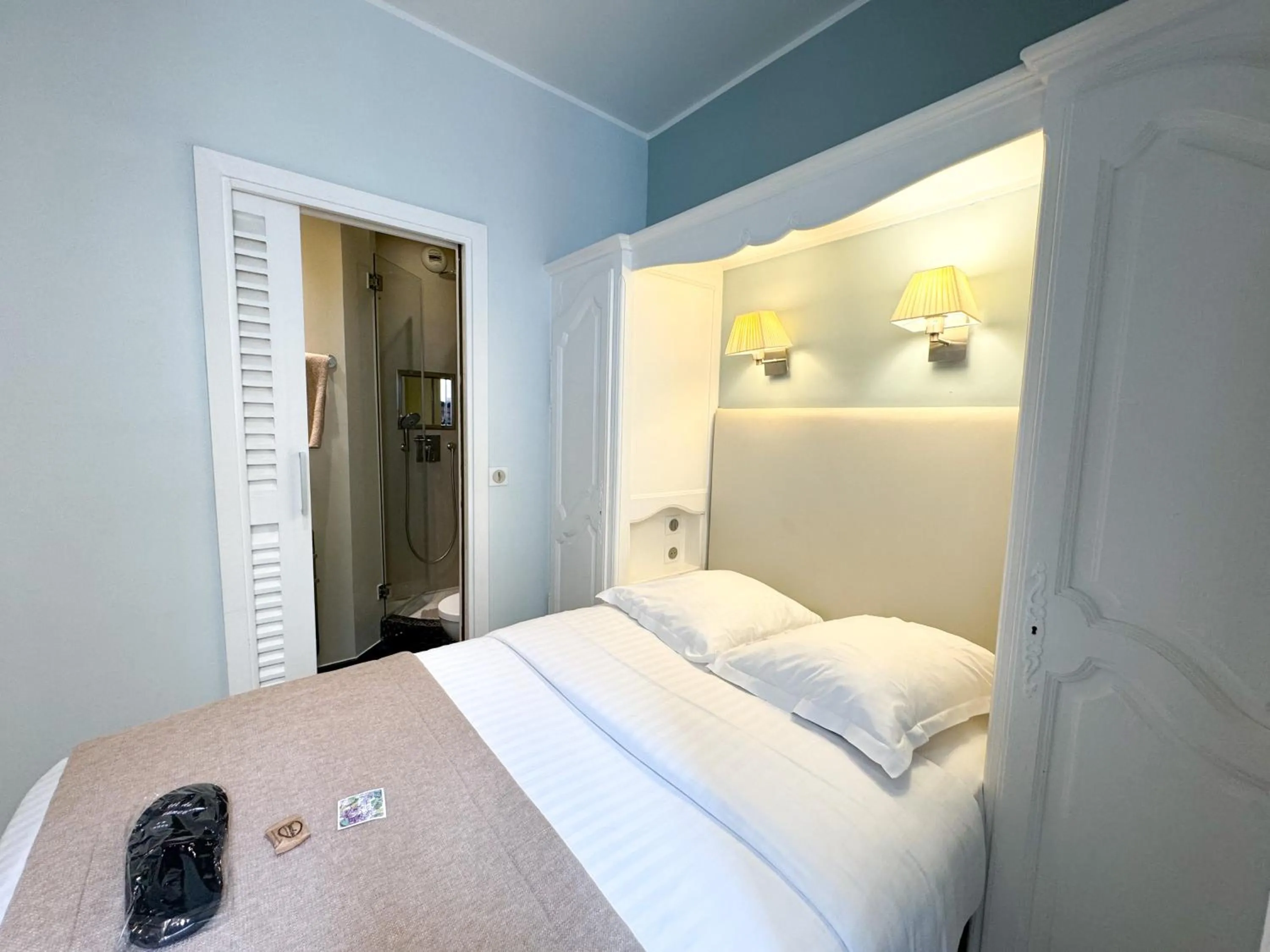 Bed in Hôtel de Provence