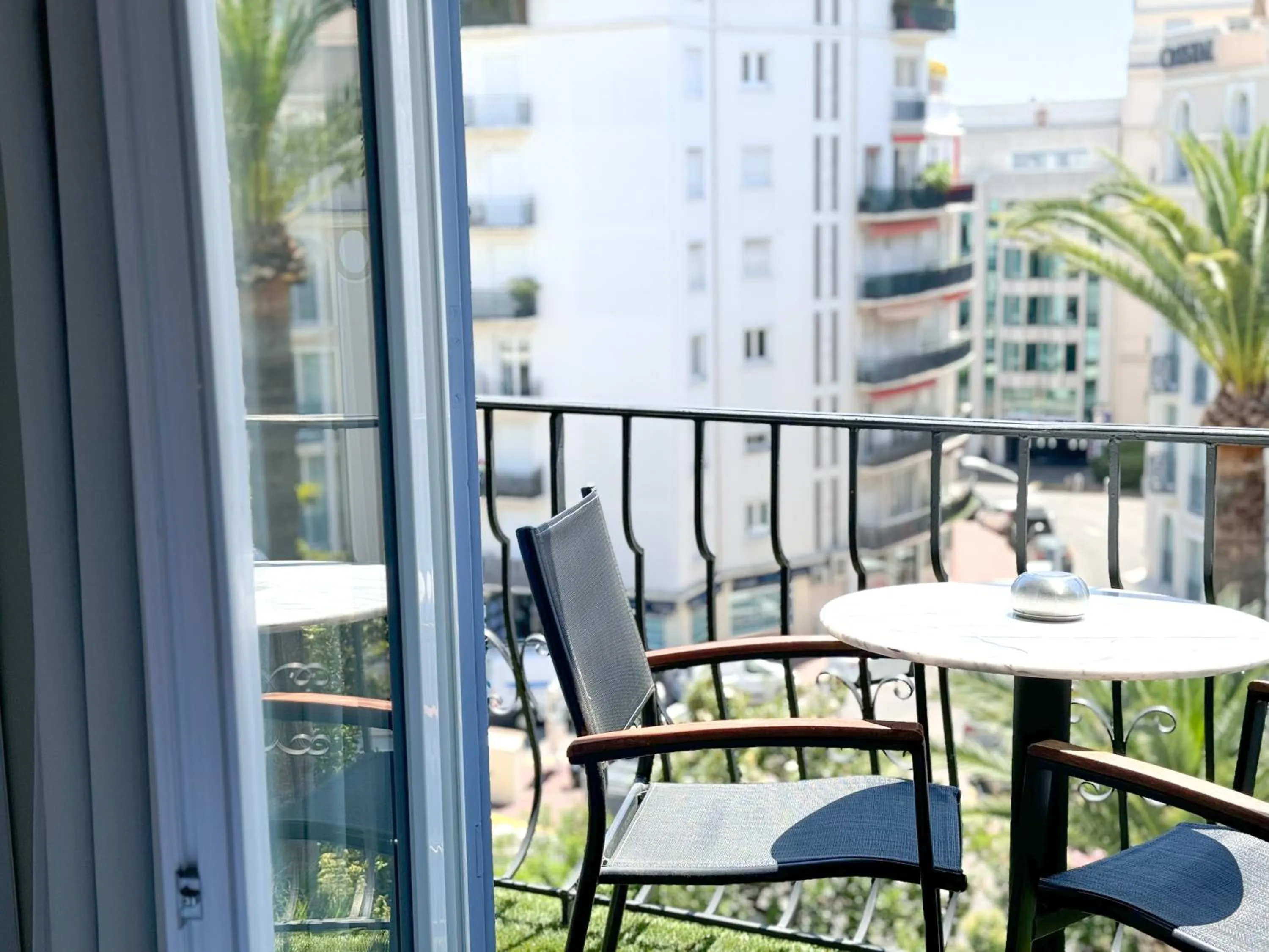 Balcony/Terrace in Hôtel de Provence