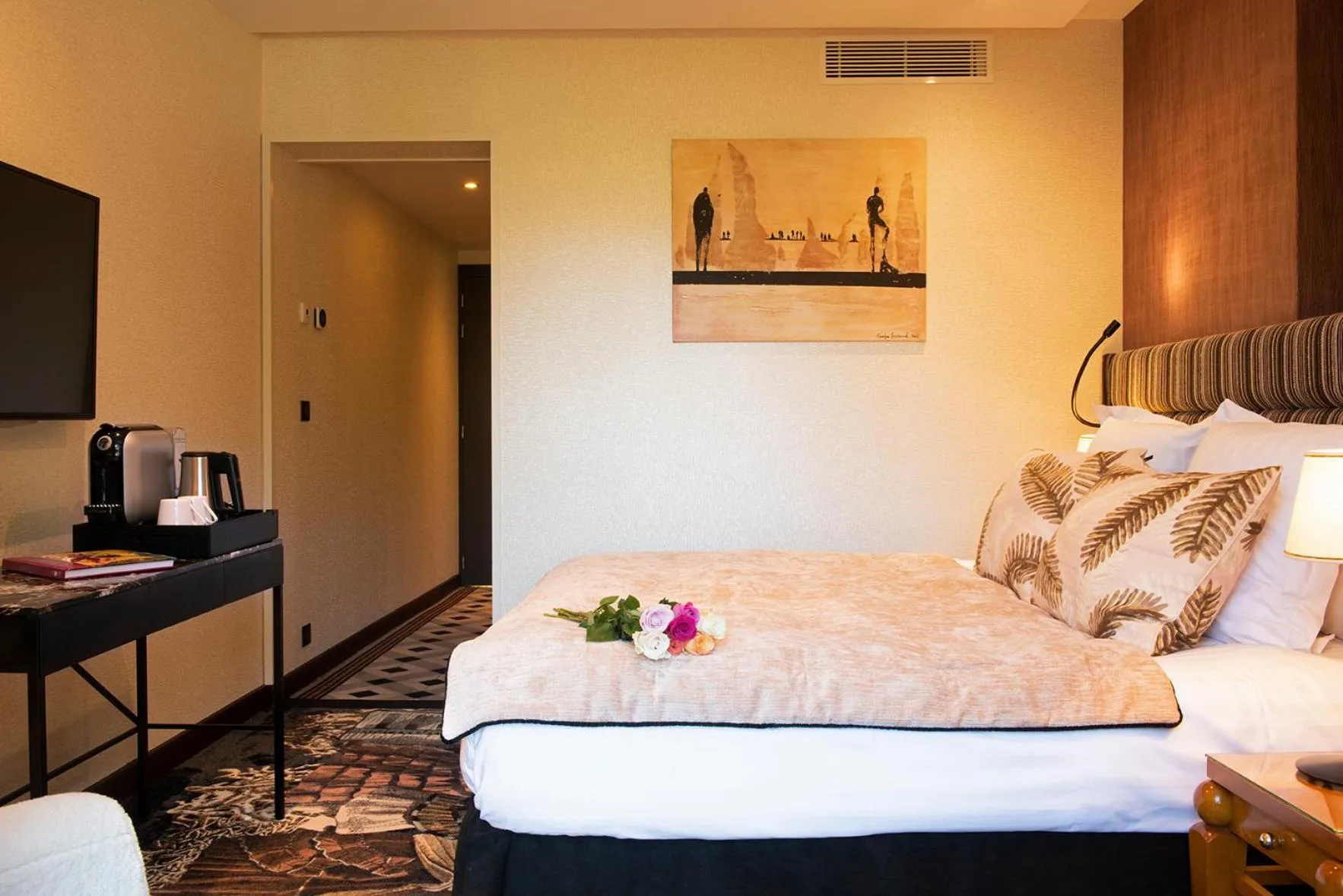 Bed in Les Trésoms Lake and Spa Resort