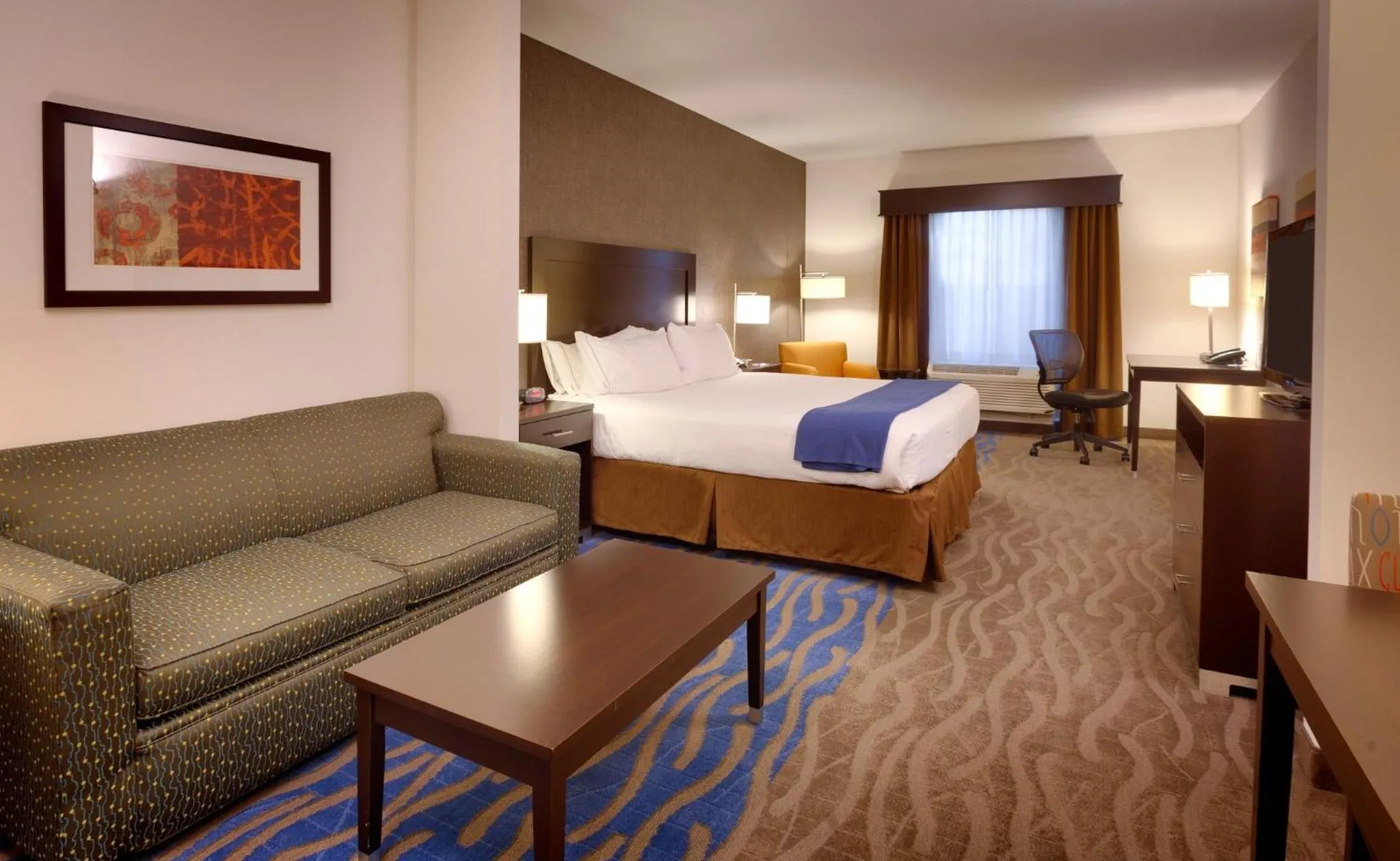 Photo of the whole room, Bed in Holiday Inn Express & Suites Overland Park by IHG