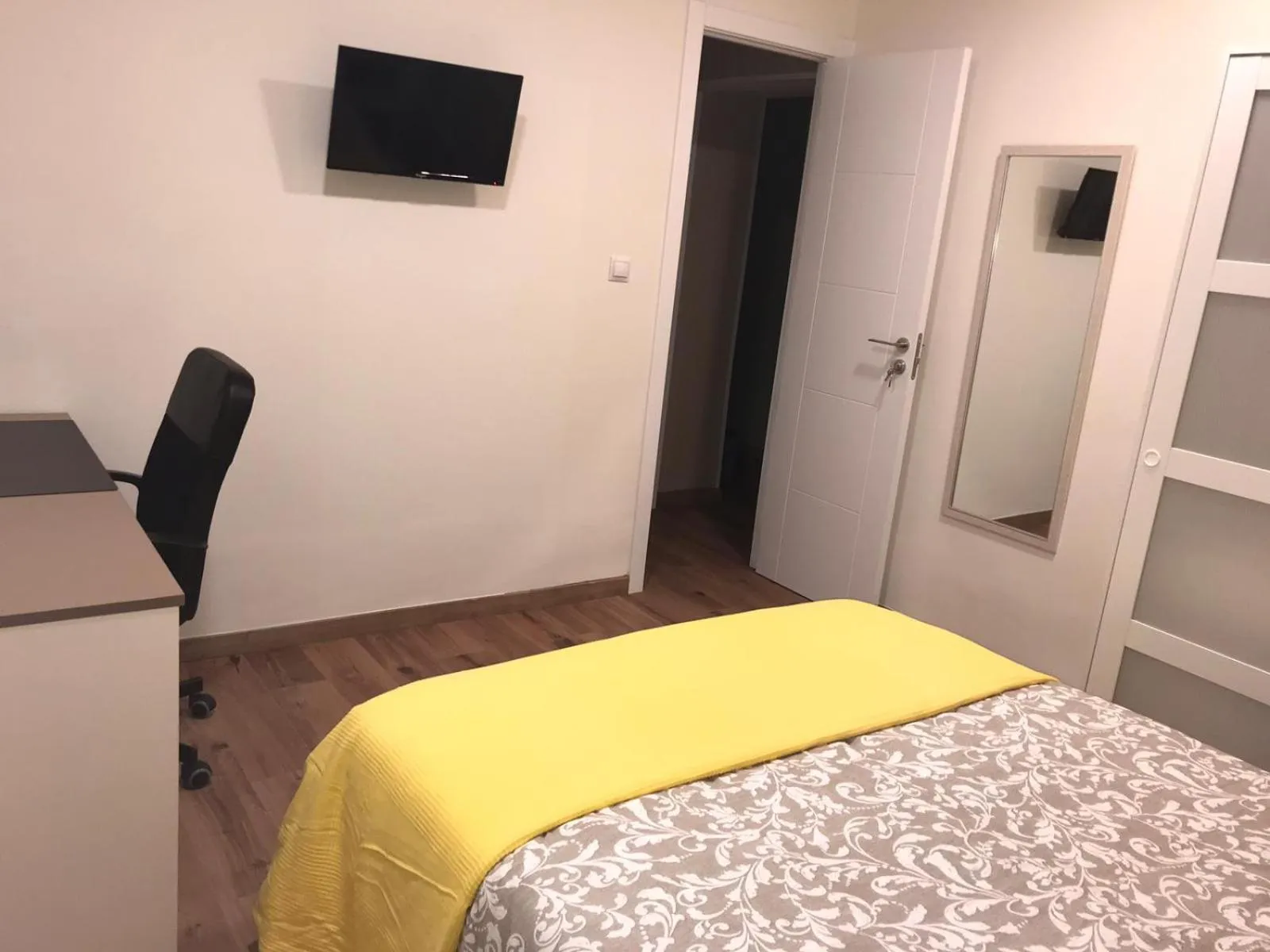 Bed in RESIDENCIA COMPOSTELA 2