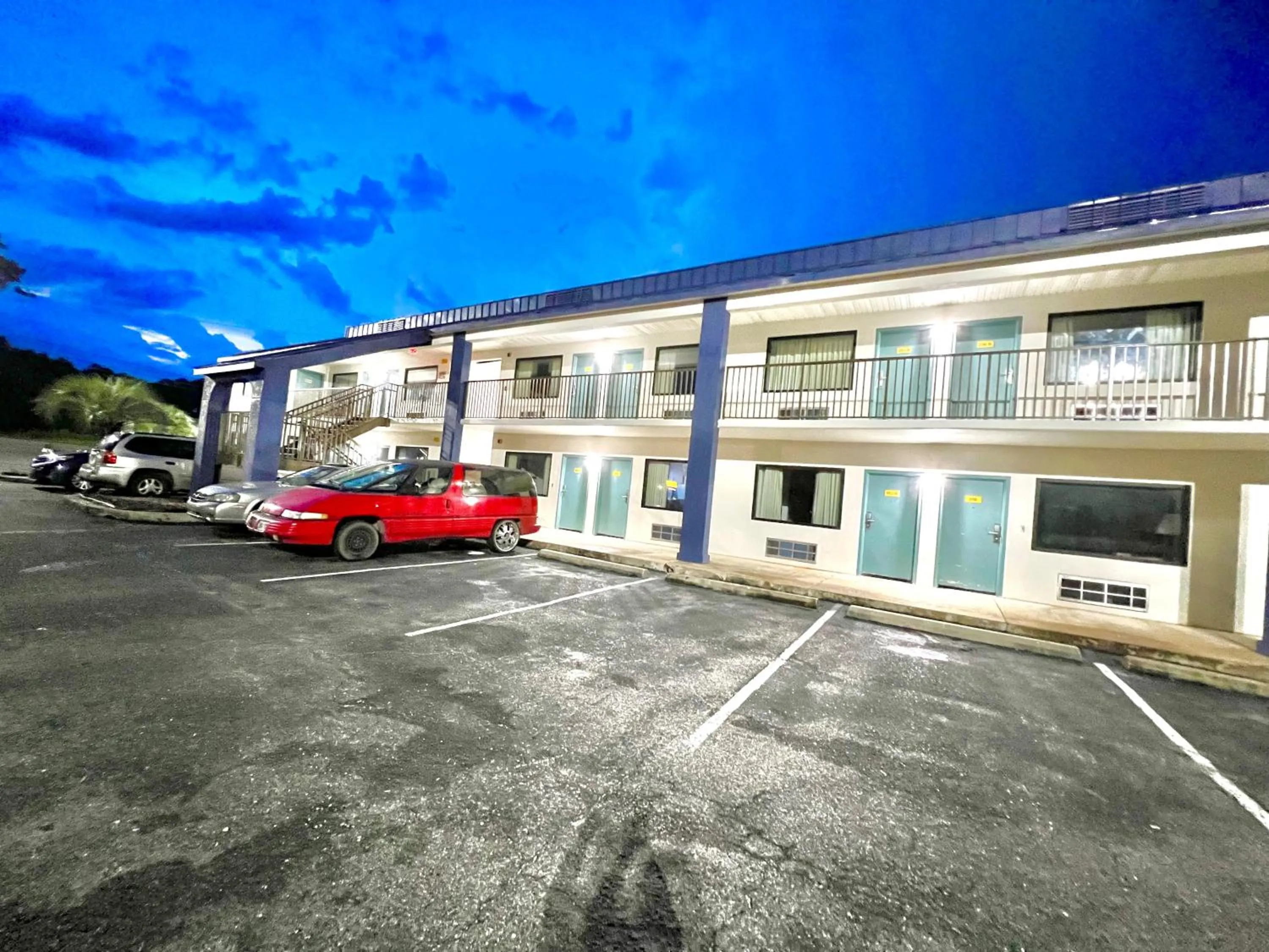 Property building in Bayou Inn & Suites