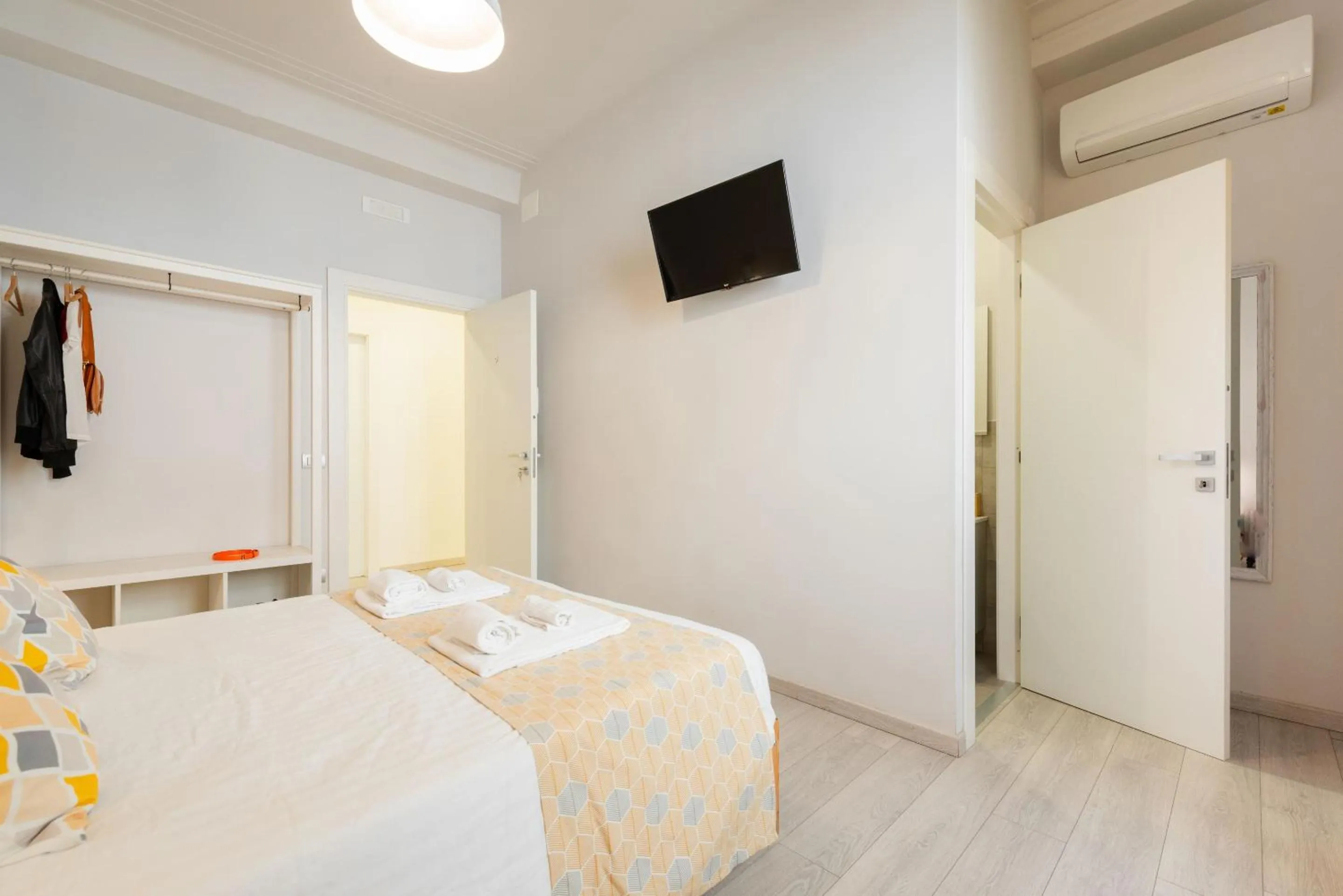 Bedroom, Bed in Winkler Suites