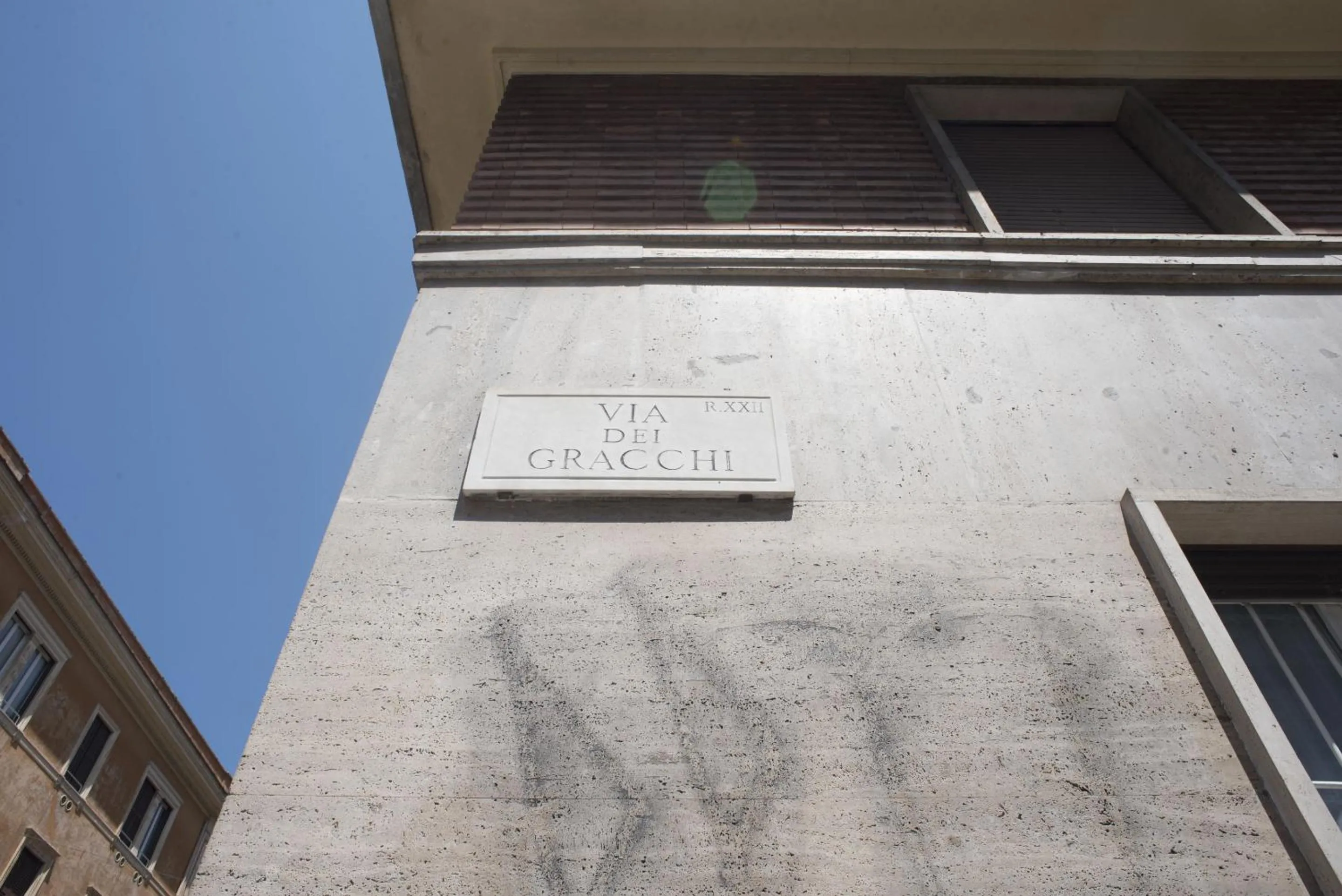 Facade/entrance in Winkler Suites