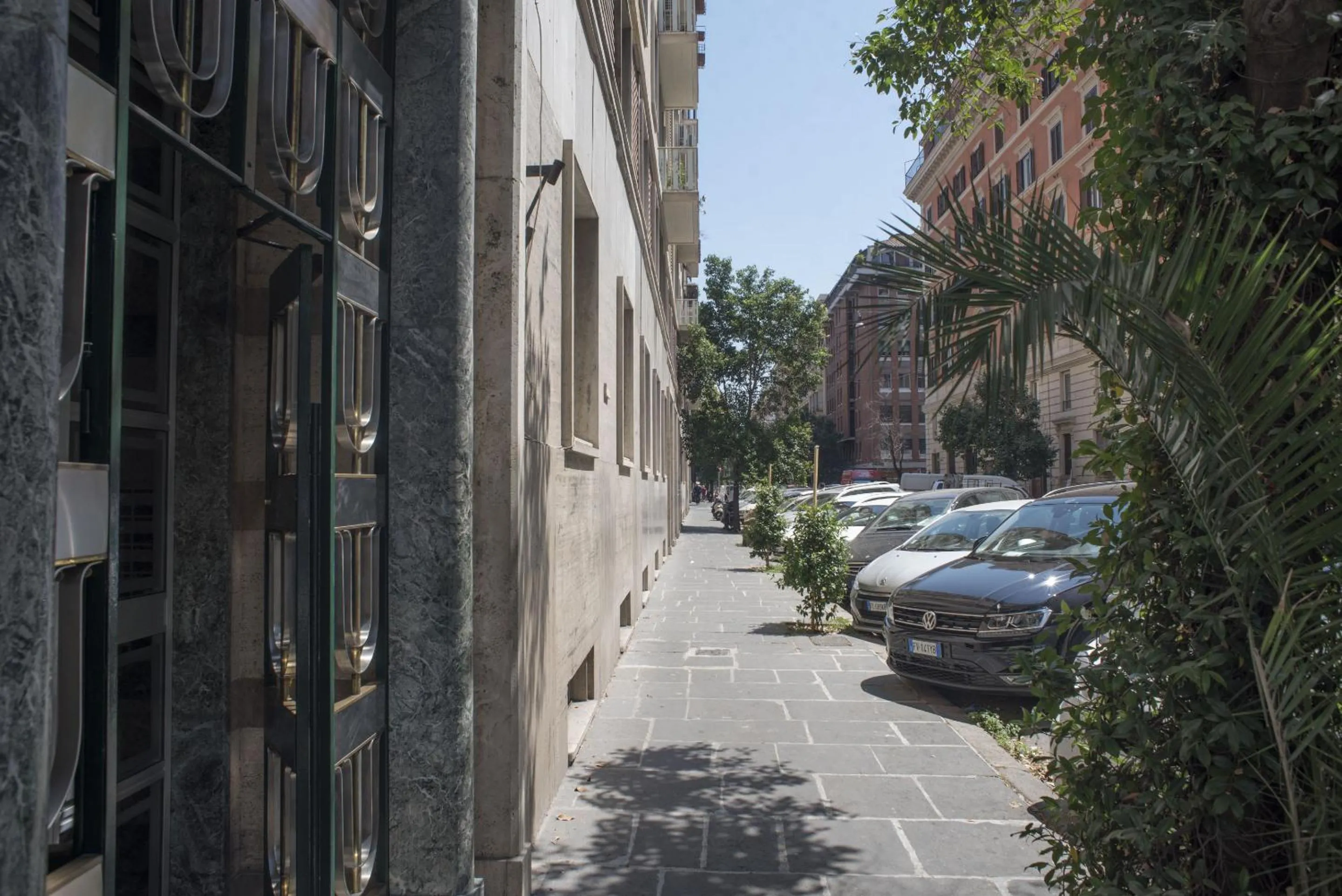 Facade/entrance in Winkler Suites