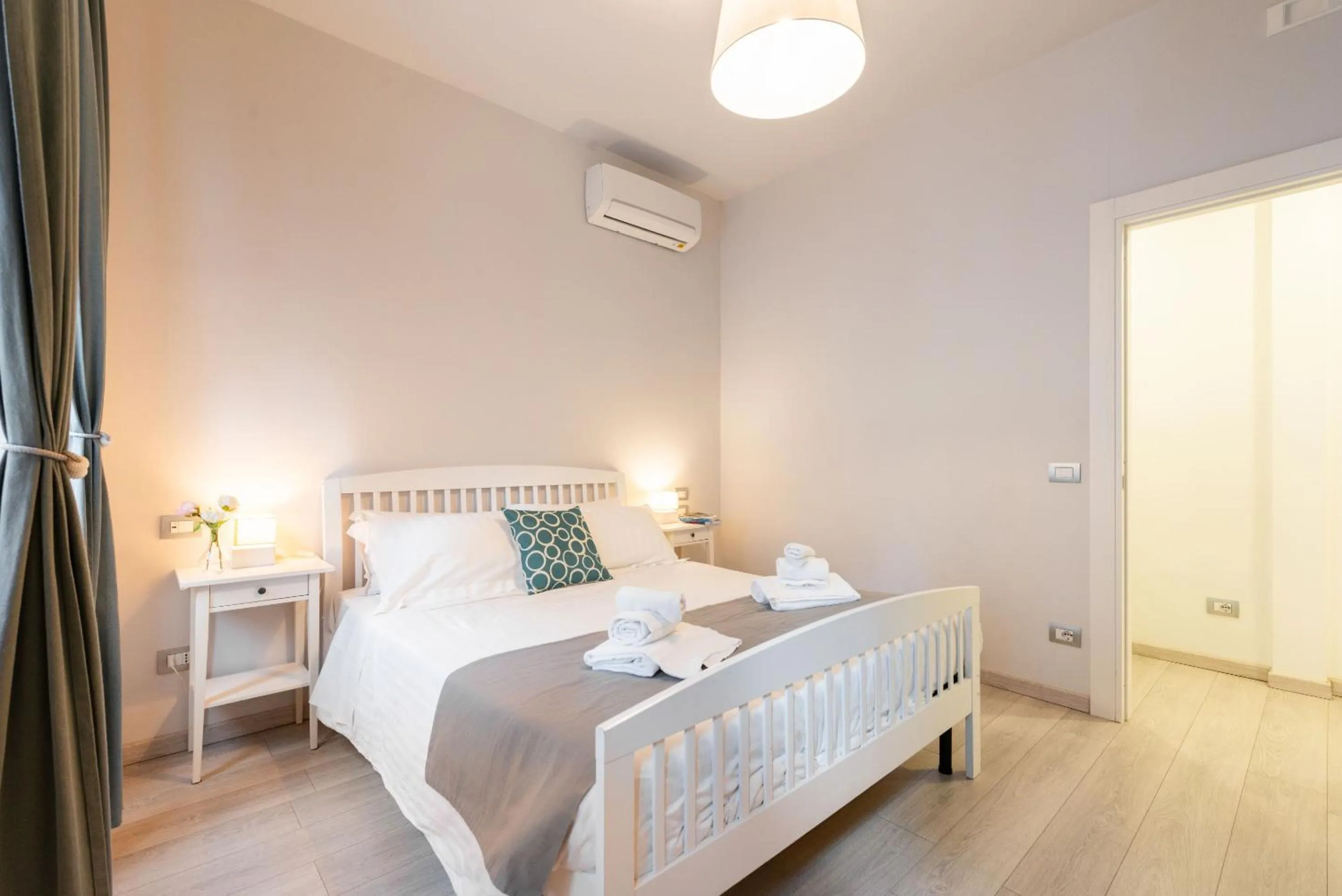 Bedroom, Bed in Winkler Suites