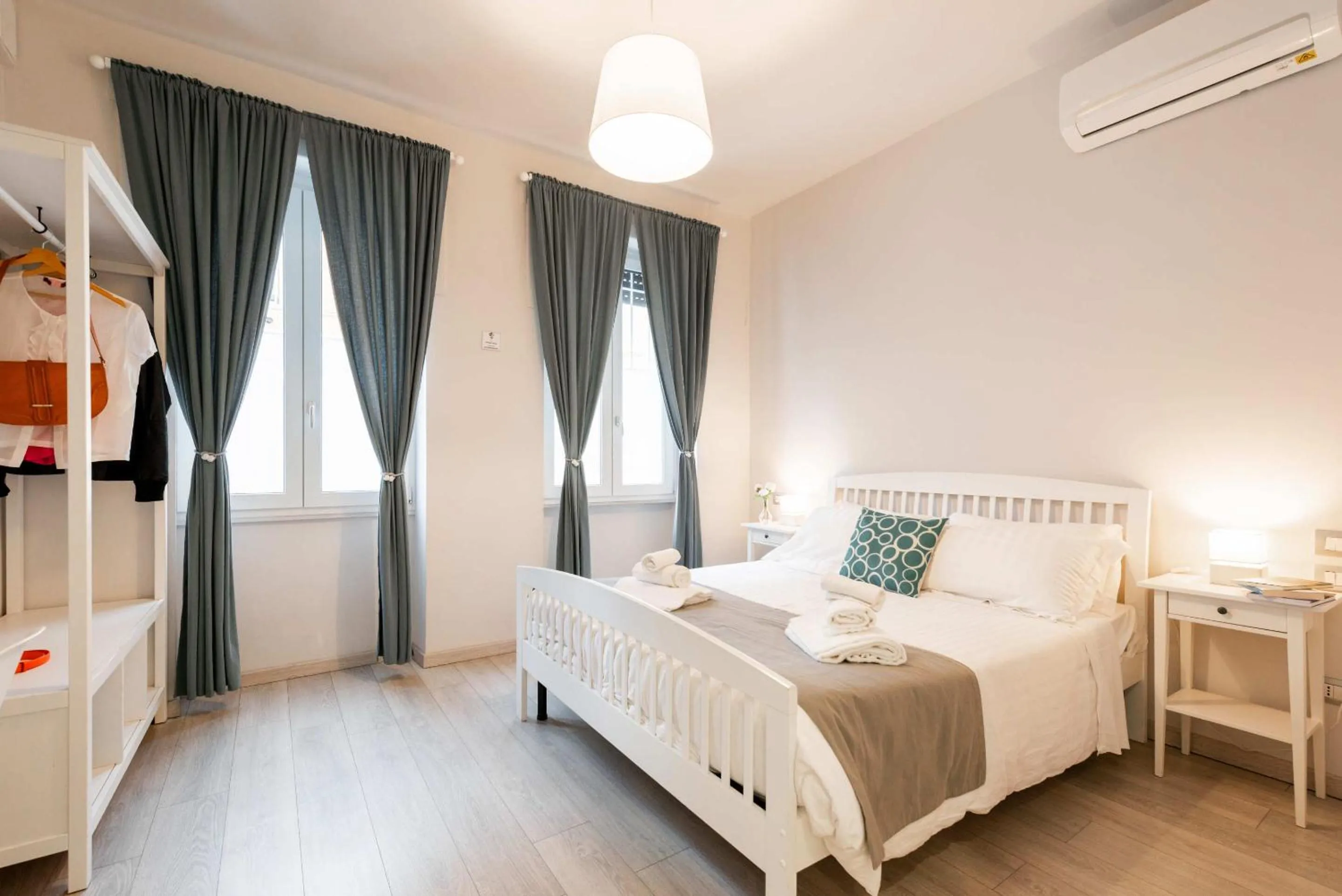 Bedroom, Bed in Winkler Suites