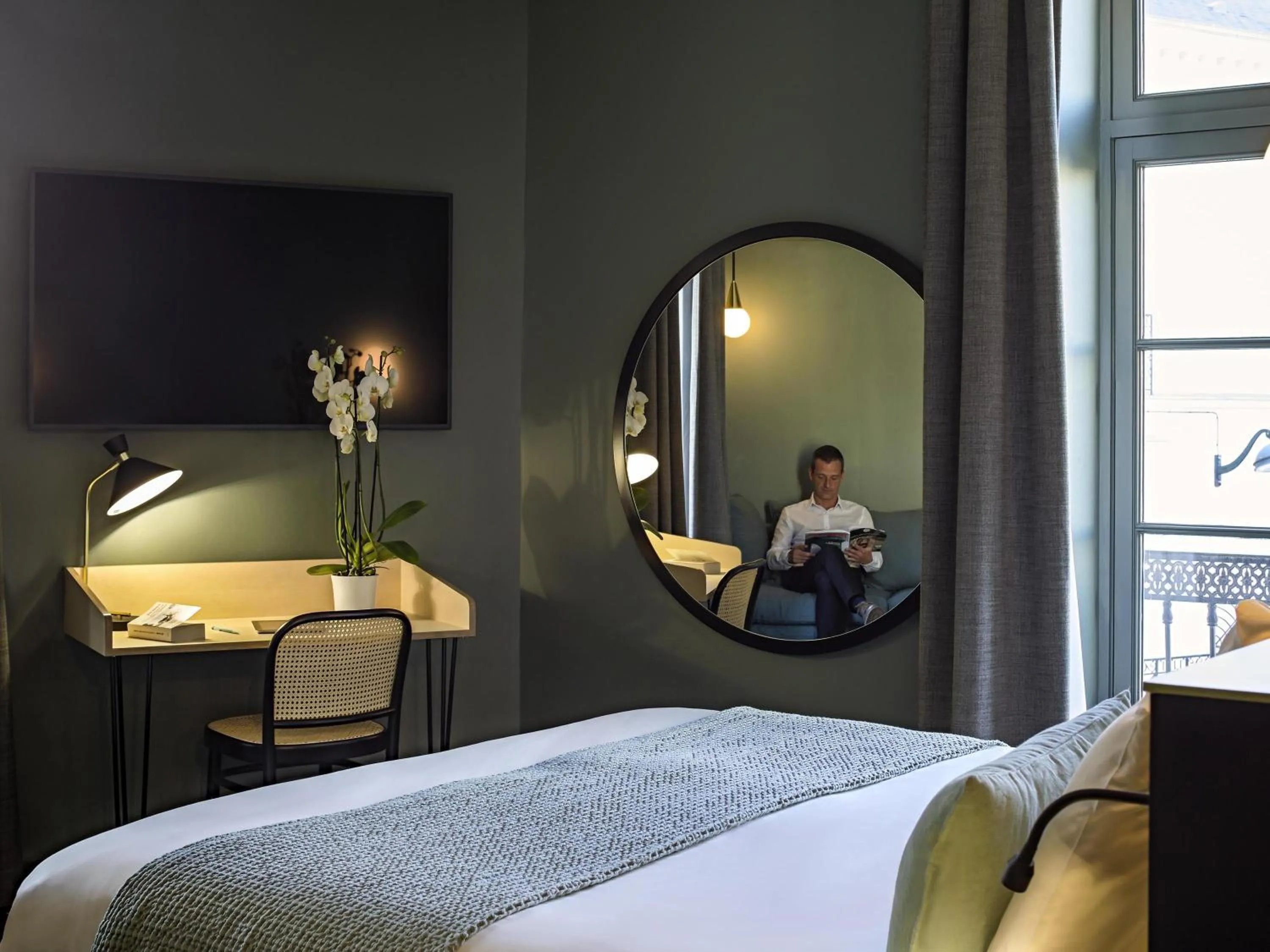 Bedroom, Bed in Mercure Nantes Centre Passage Pommeraye