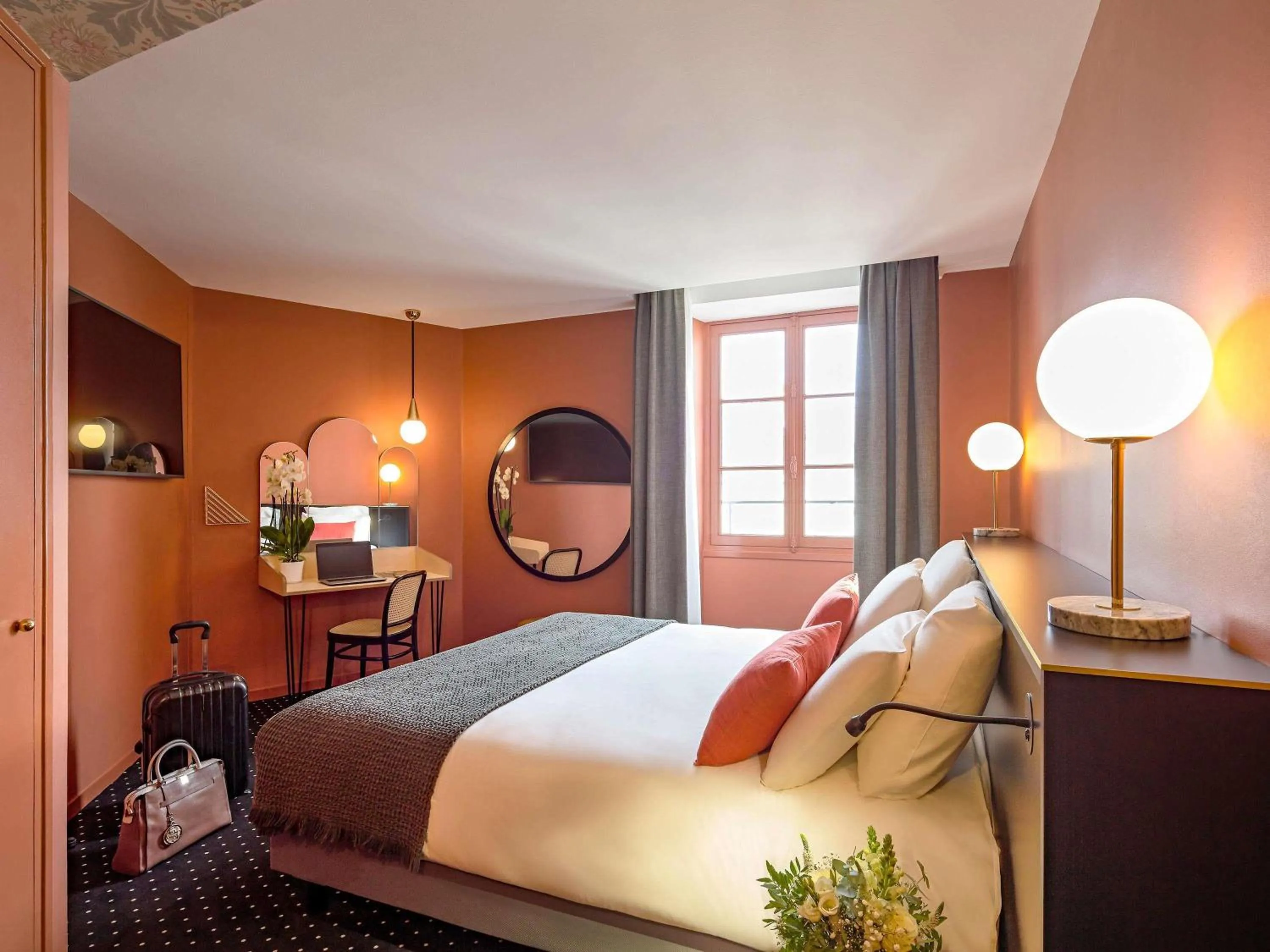 Bedroom, Bed in Mercure Nantes Centre Passage Pommeraye