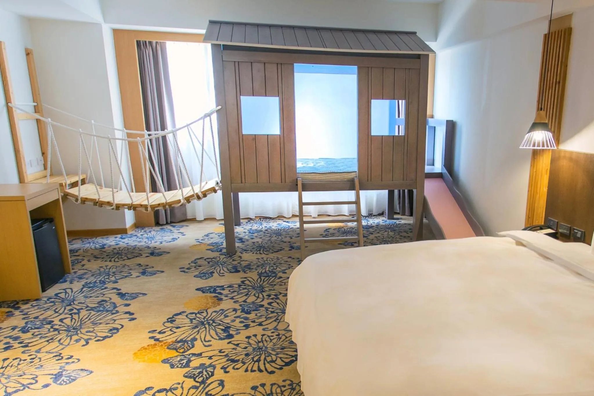 Photo of the whole room, Bed in Seeing Inn