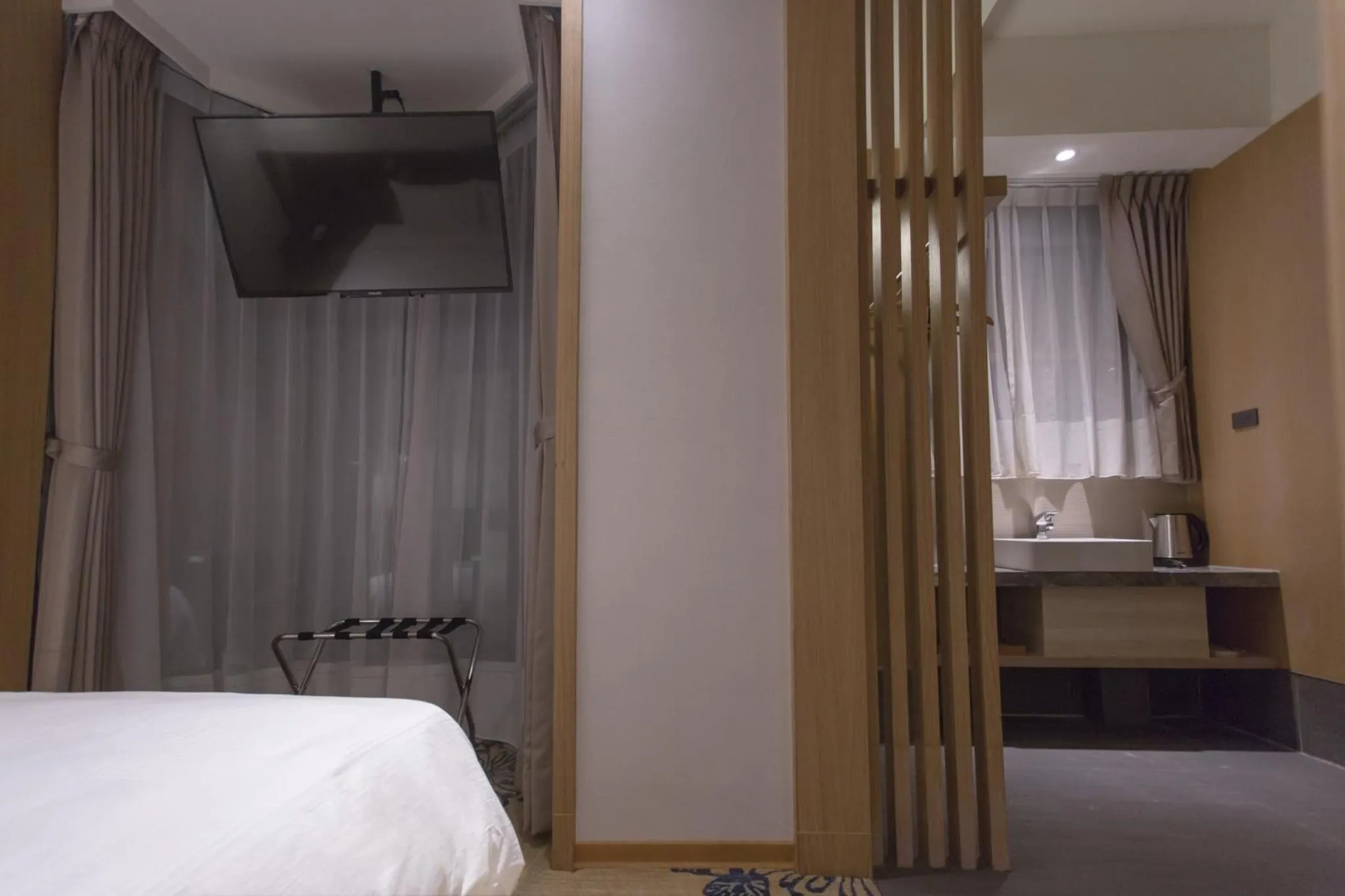 Communal lounge/ TV room, Bed in Seeing Inn