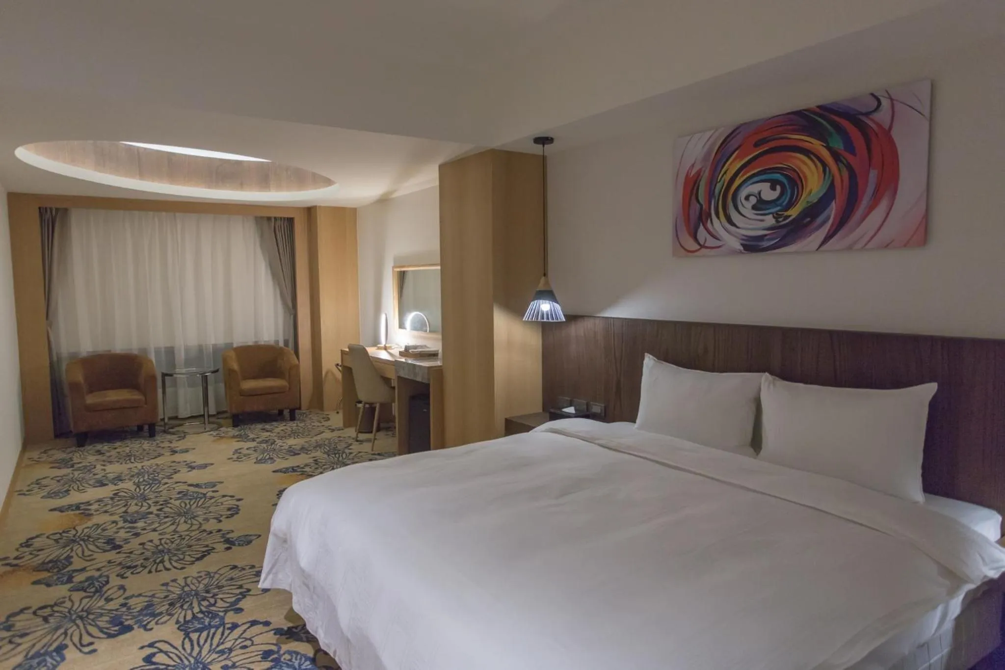 Photo of the whole room, Bed in Seeing Inn