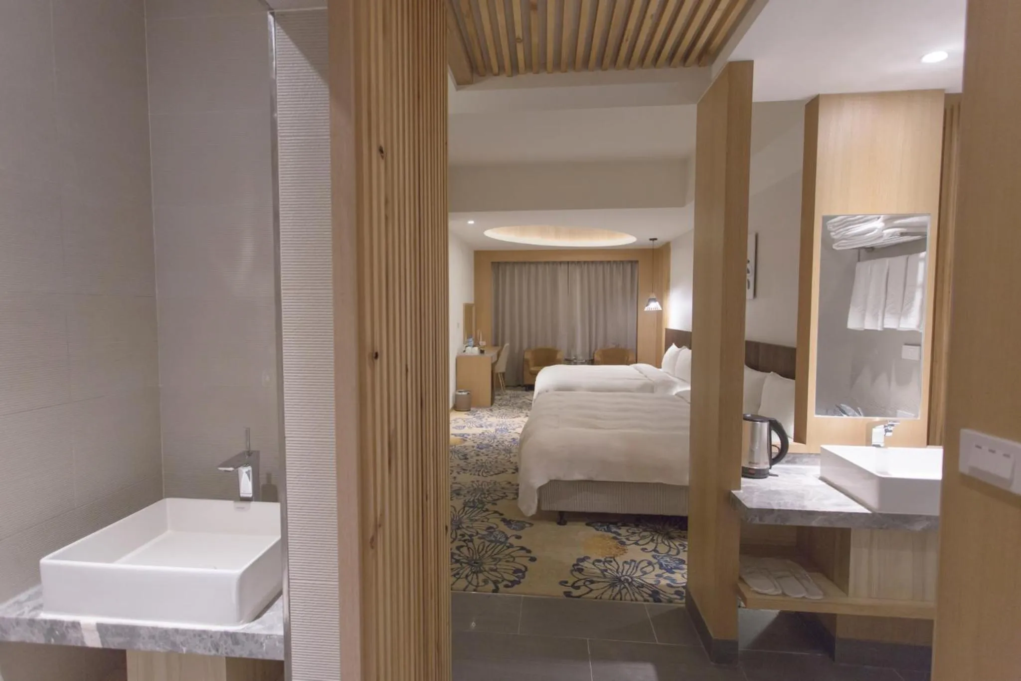 Photo of the whole room, Bed in Seeing Inn