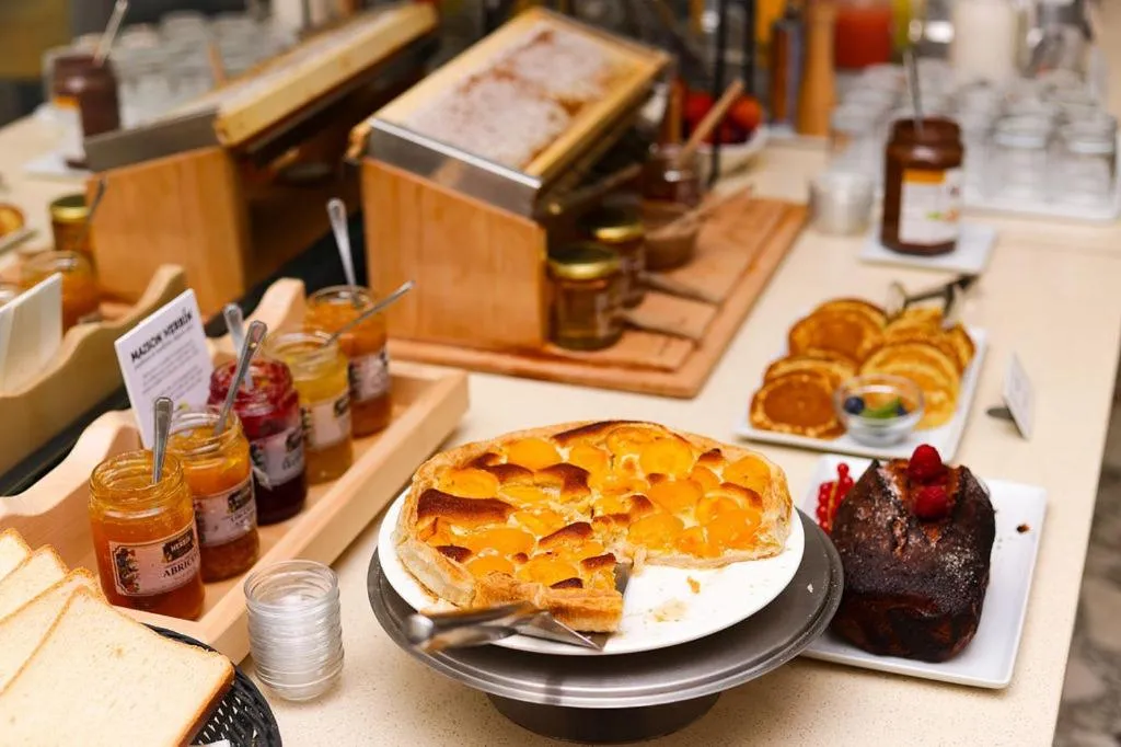 Breakfast in Hotel Carlton