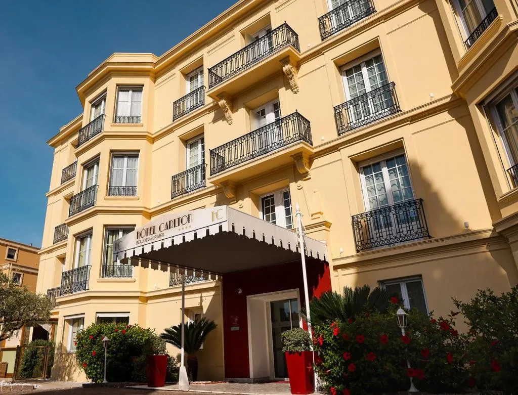 Facade/entrance in Hotel Carlton