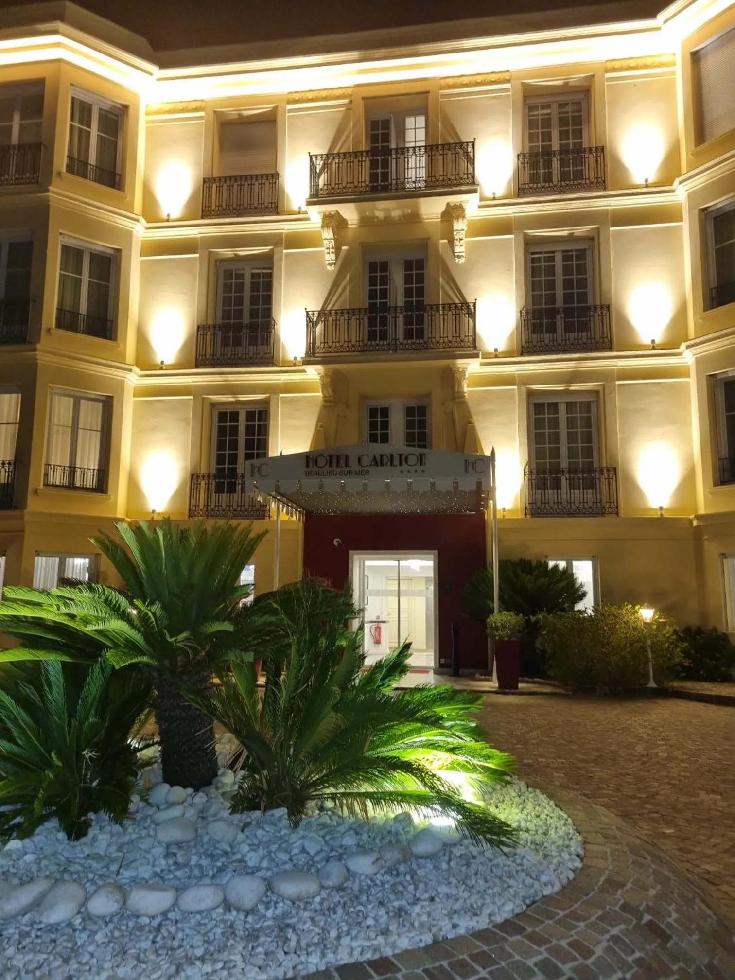 Property building in Hotel Carlton