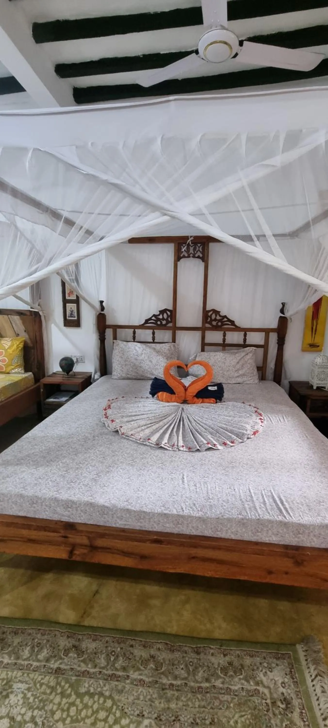 Shower, Bed in Salama & Mbuyuni Bungalows