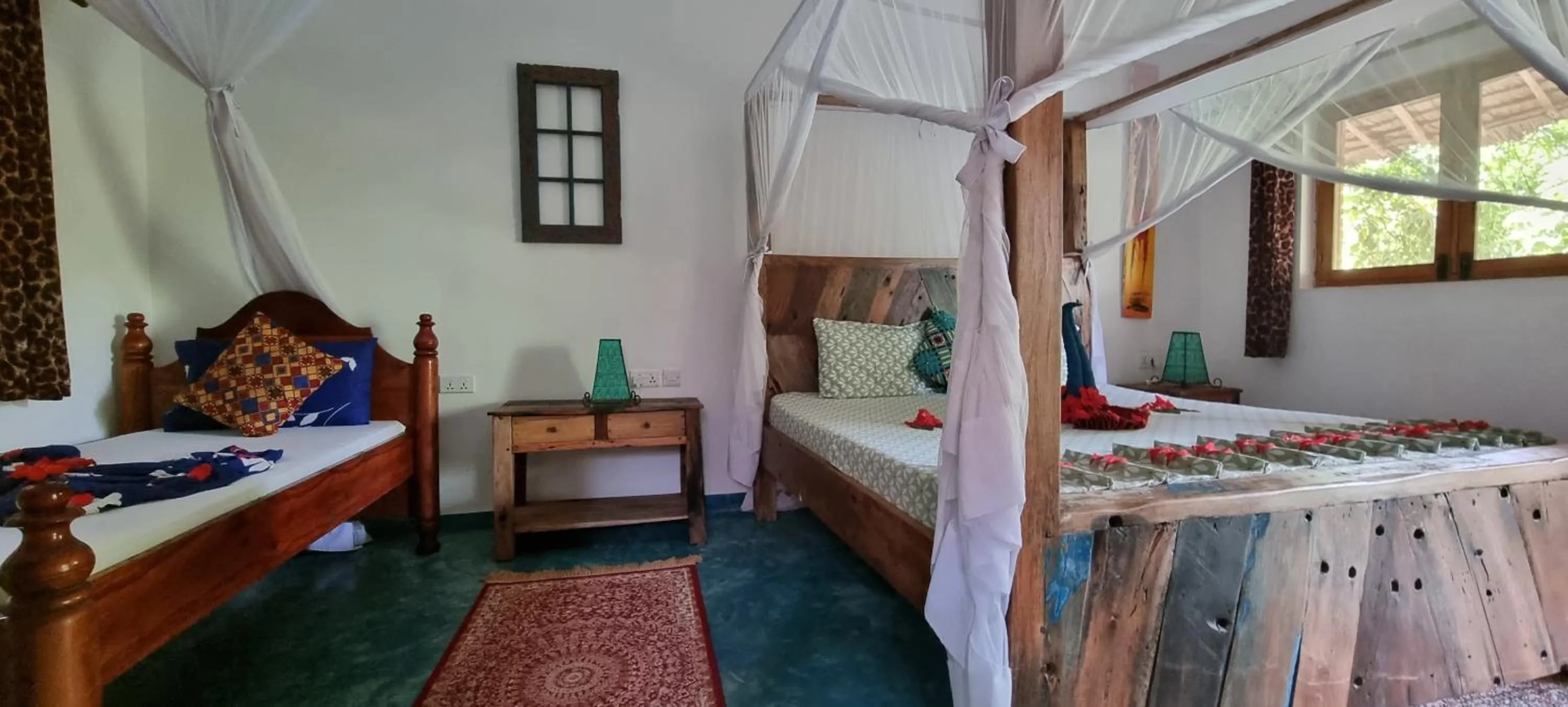 Balcony/Terrace, Bed in Salama & Mbuyuni Bungalows