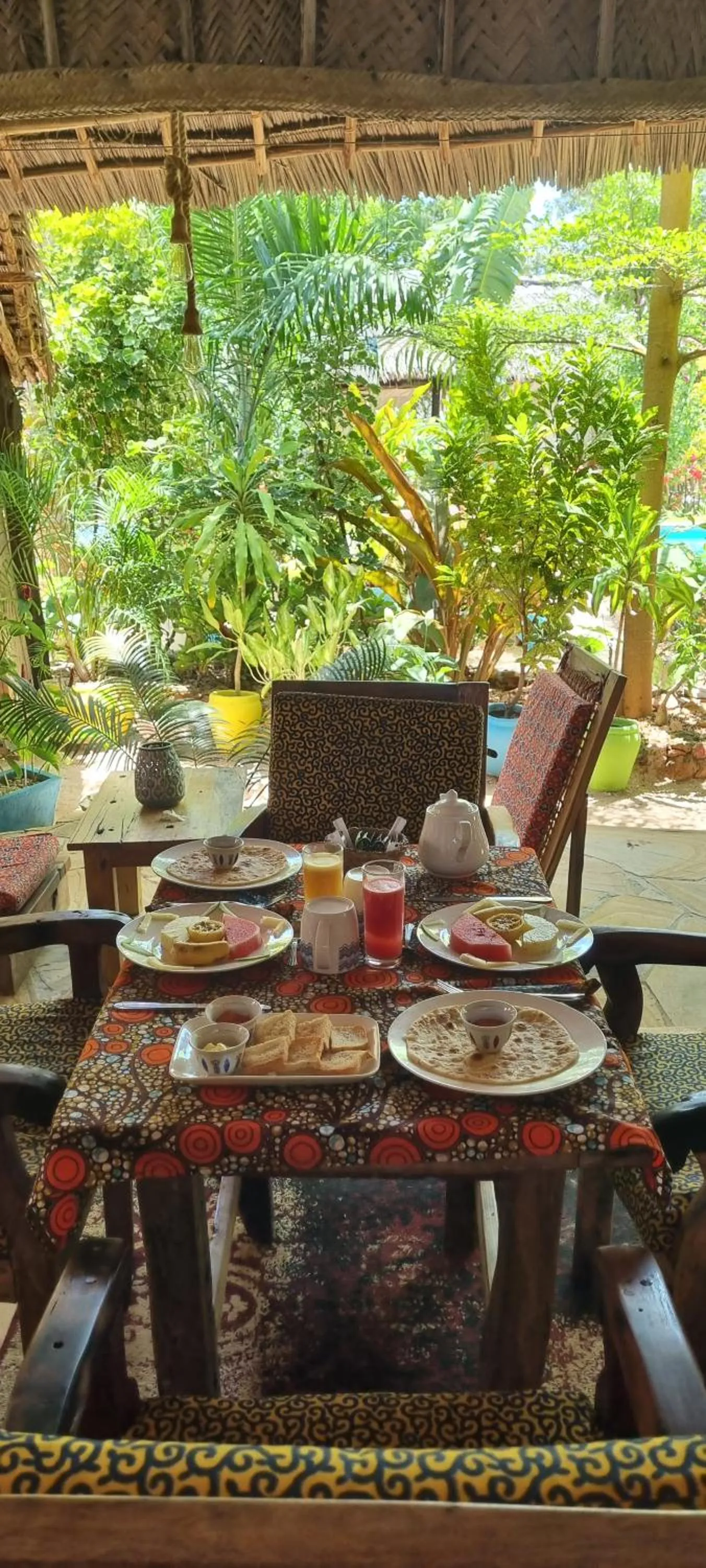 Restaurant/places to eat in Salama & Mbuyuni Bungalows