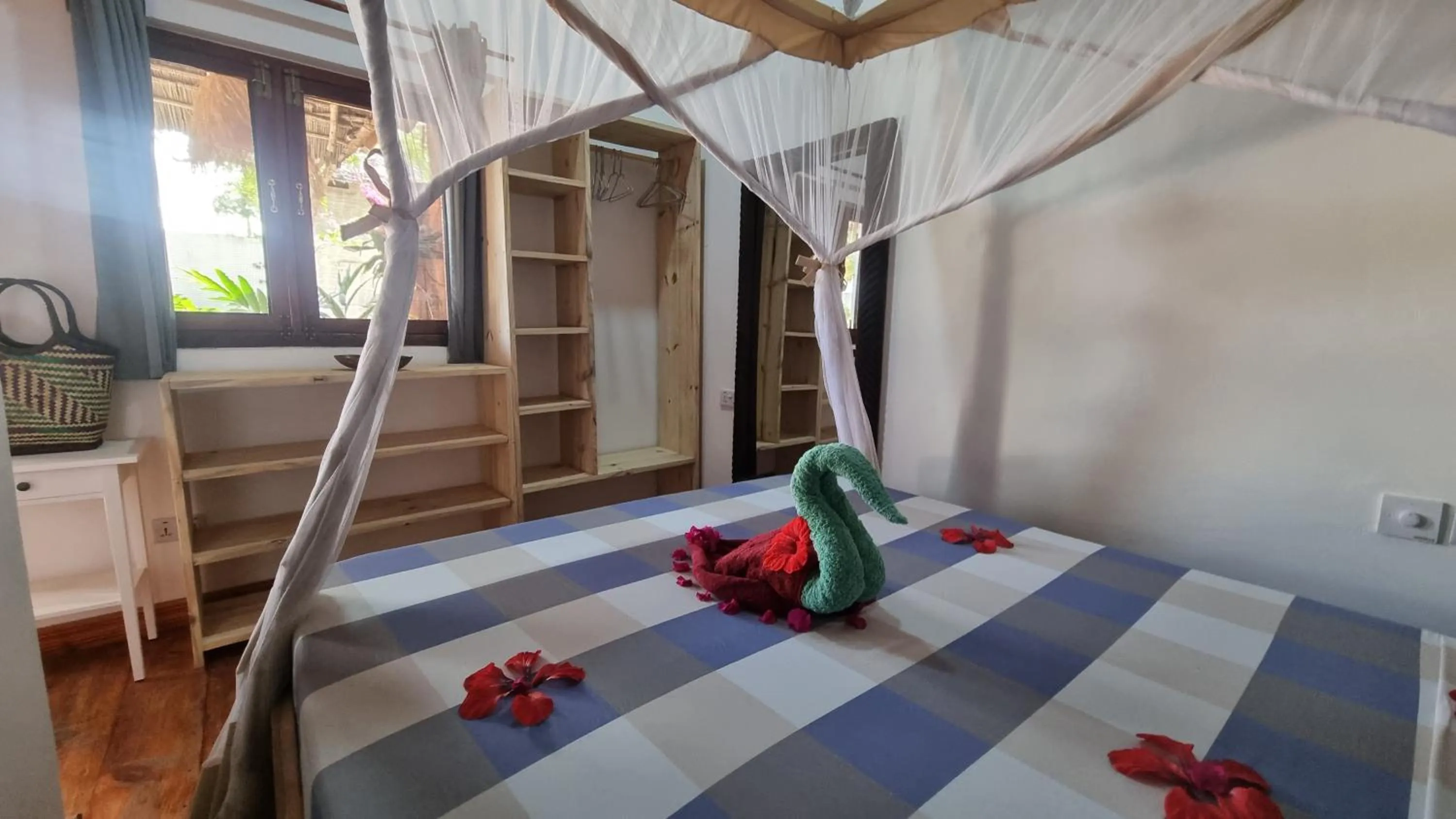 Balcony/Terrace, Bed in Salama & Mbuyuni Bungalows