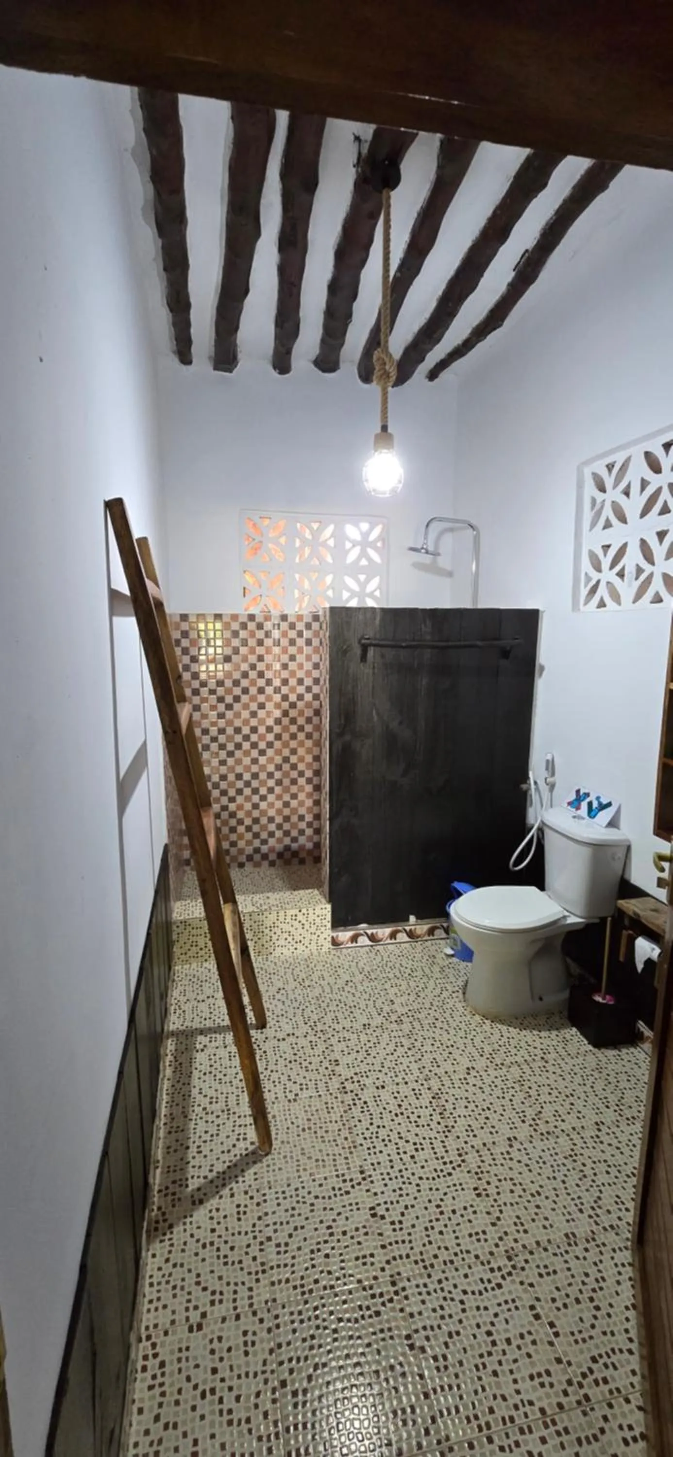 Shower in Salama & Mbuyuni Bungalows