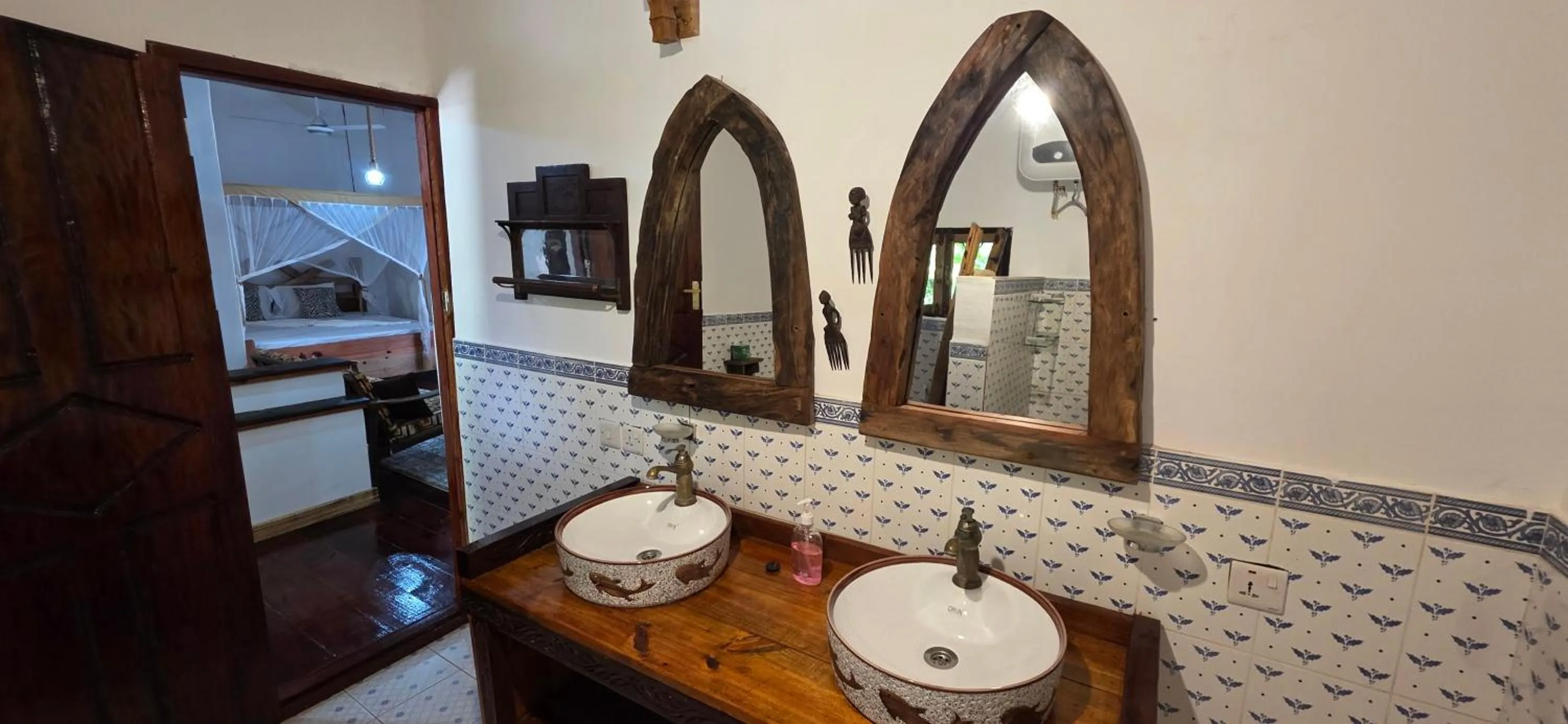 Toilet in Salama & Mbuyuni Bungalows